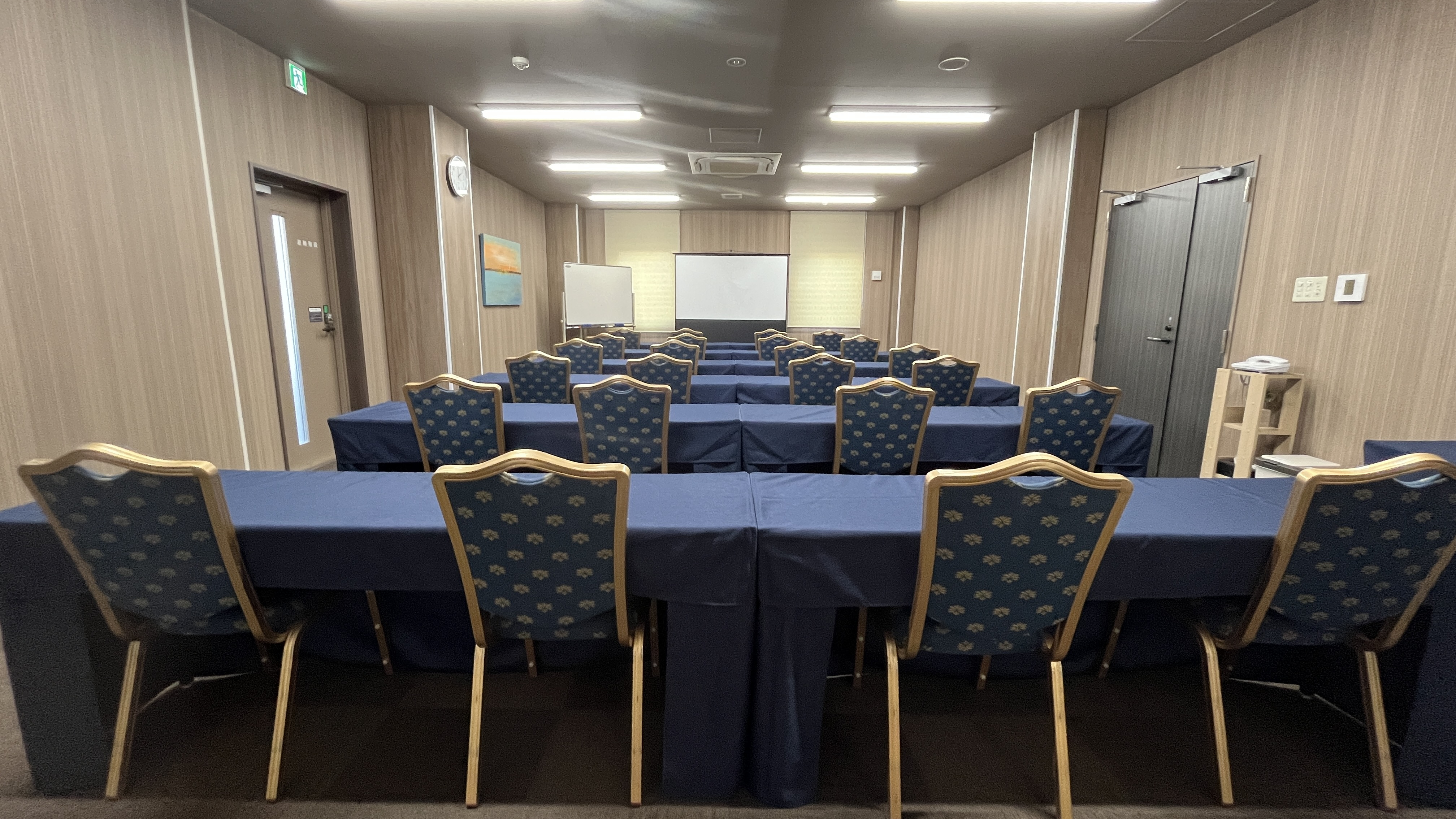 ・会議室　座席数やレイアウトは変更可能です