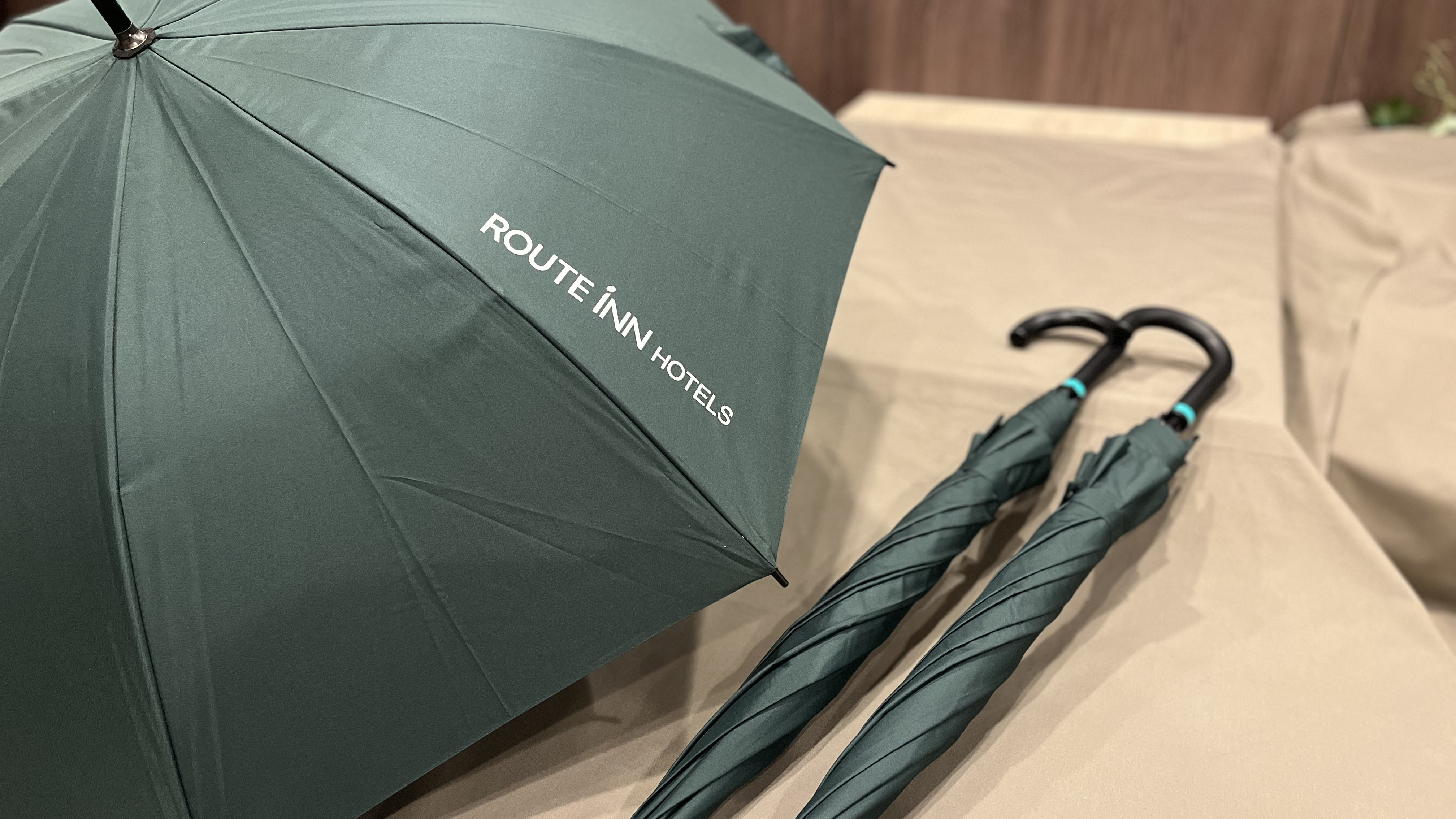 ・急な雨でも安心！傘の貸出はフロントまで