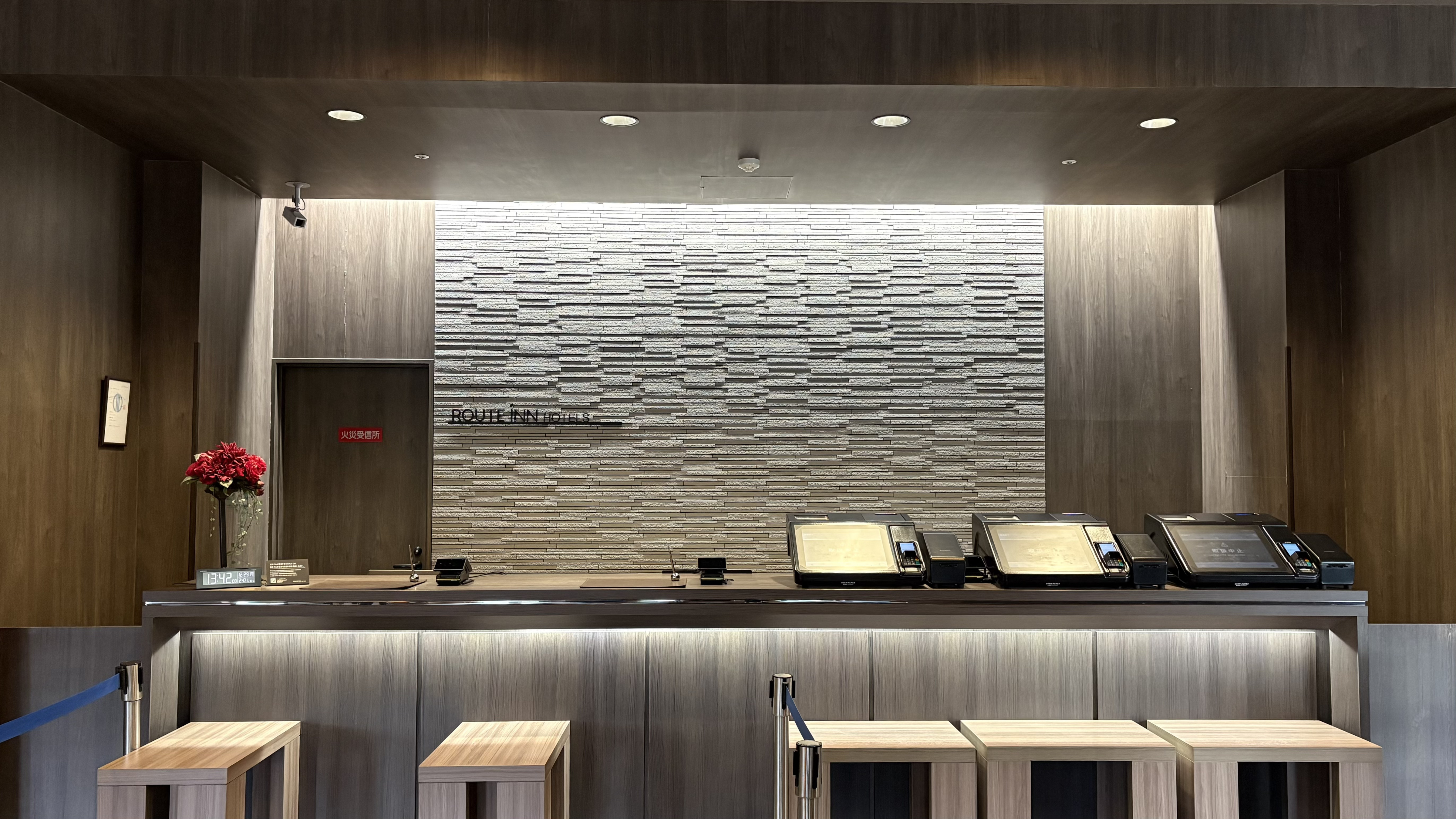 ・フロントカウンター