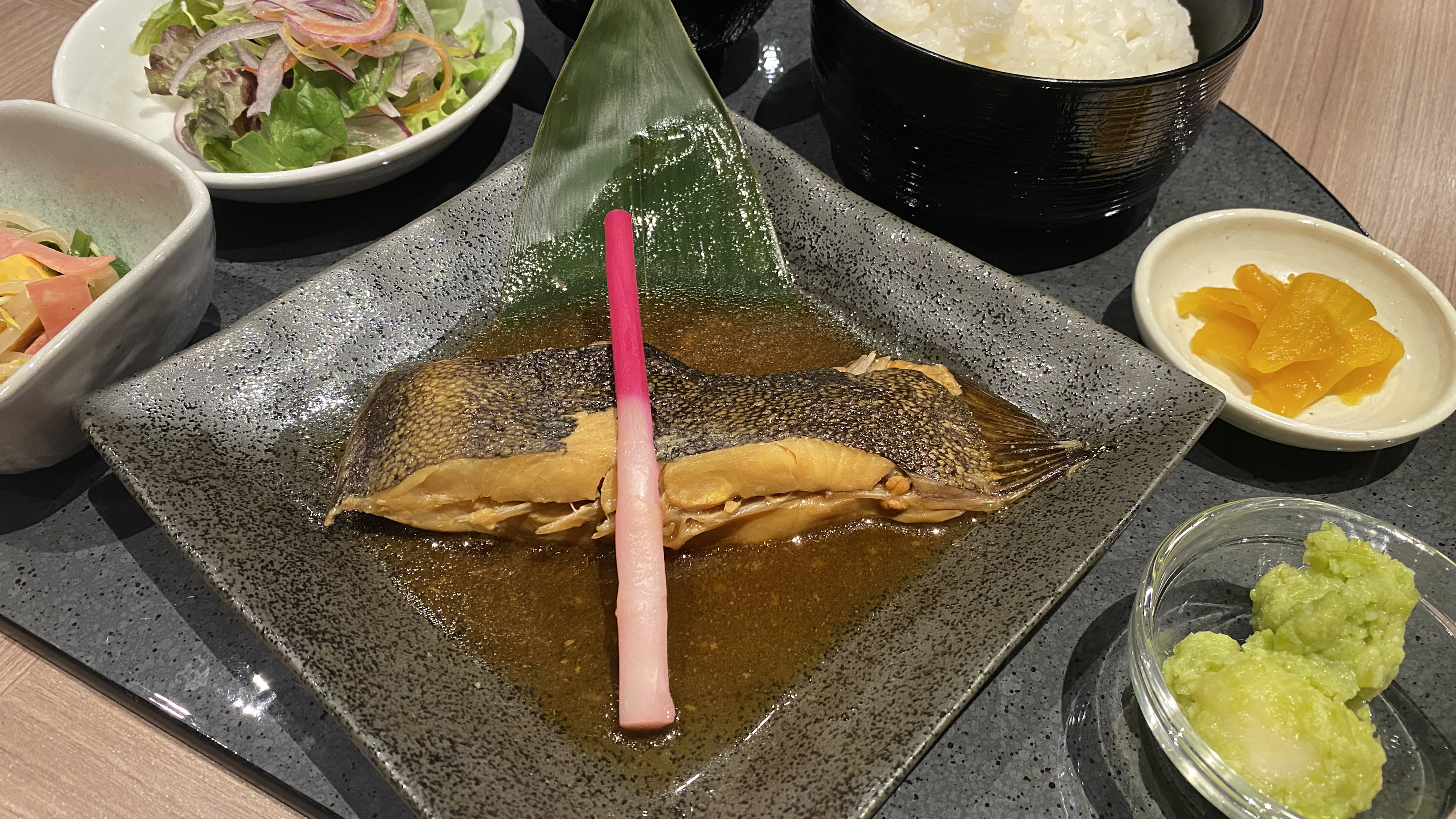 ◆【仙台東・夕食オリジナルメニュー】カレイの煮付け定食