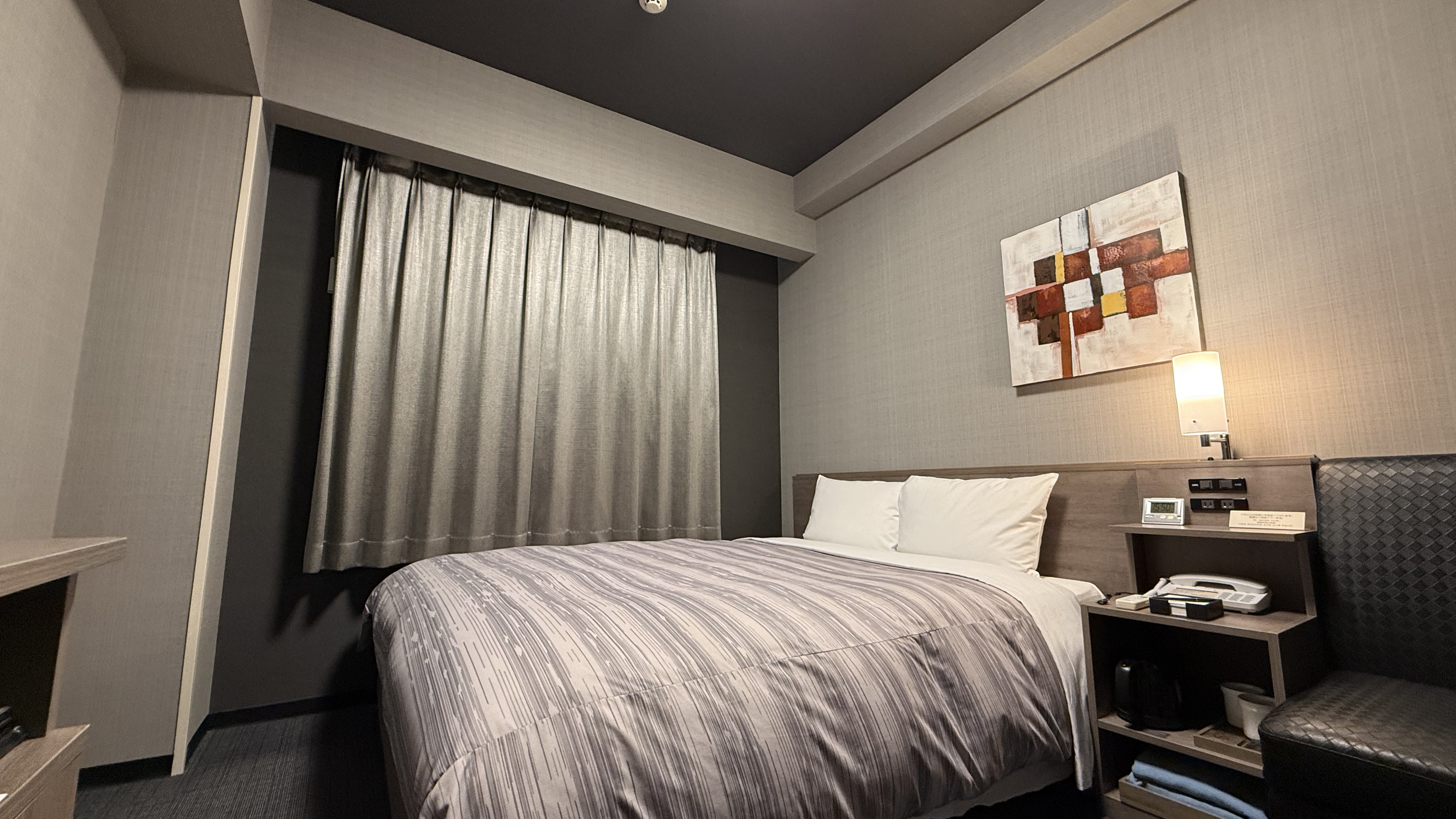 ダブルルーム～ベッドサイズ1,600&times;2,000～