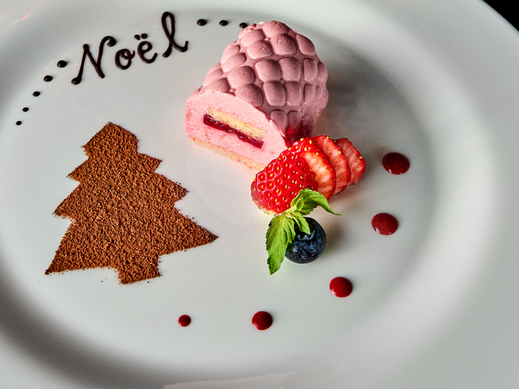 【夕食１７：３０】きらめく夜景のレストランで楽しむクリスマスディナーフルコースプラン／夕朝食付