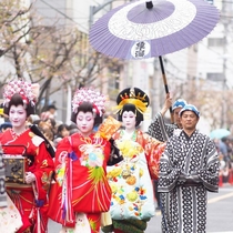 【一葉桜まつり（おいらん道中）】