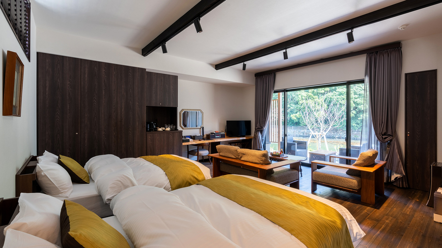 *【客室・とち】Simmons社製のベッドと和室、名湯・榊原温泉の露天風呂がひとつの棟に。