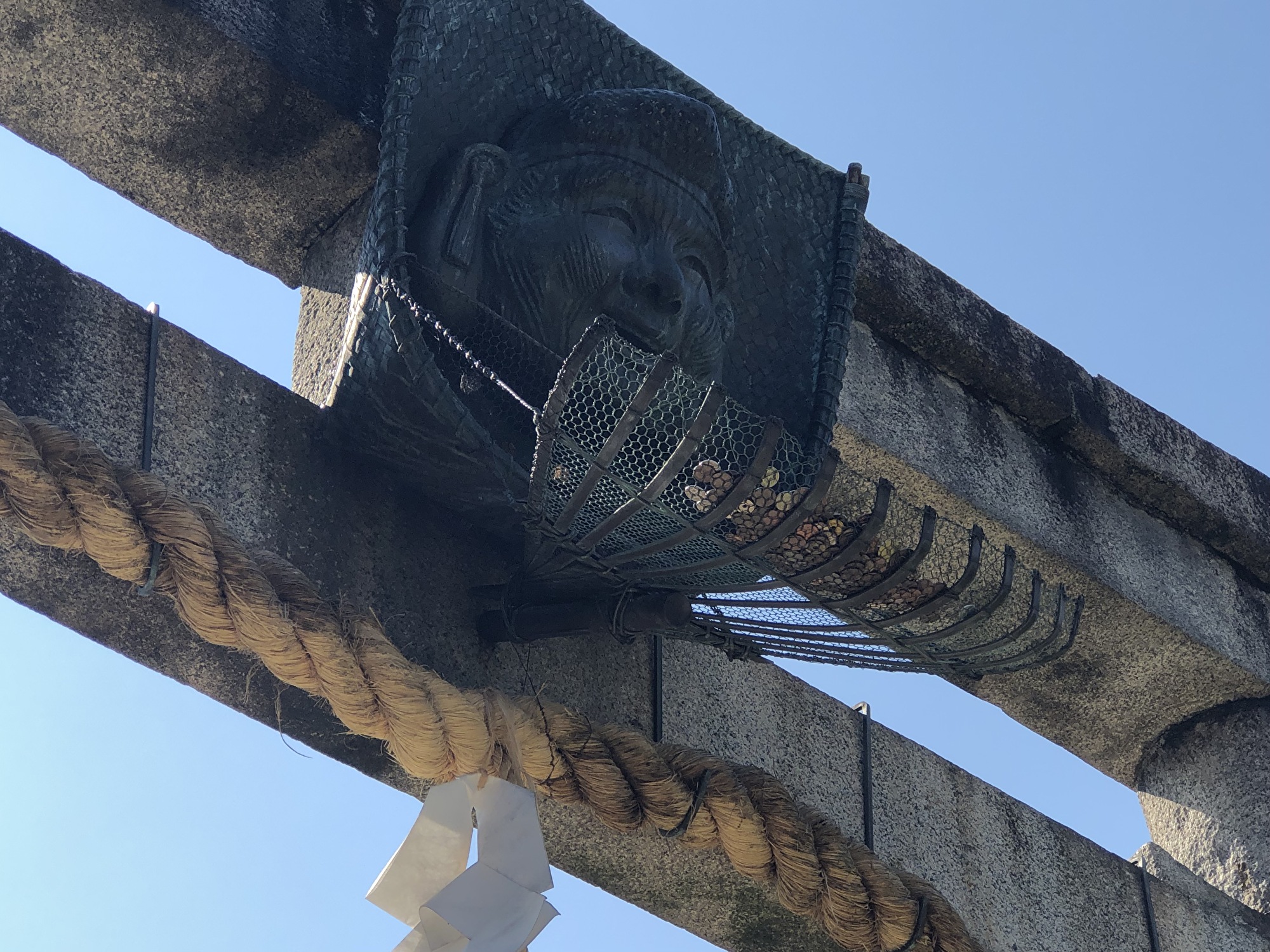 お賽銭を投げて運試し＜ゑびす神社＞