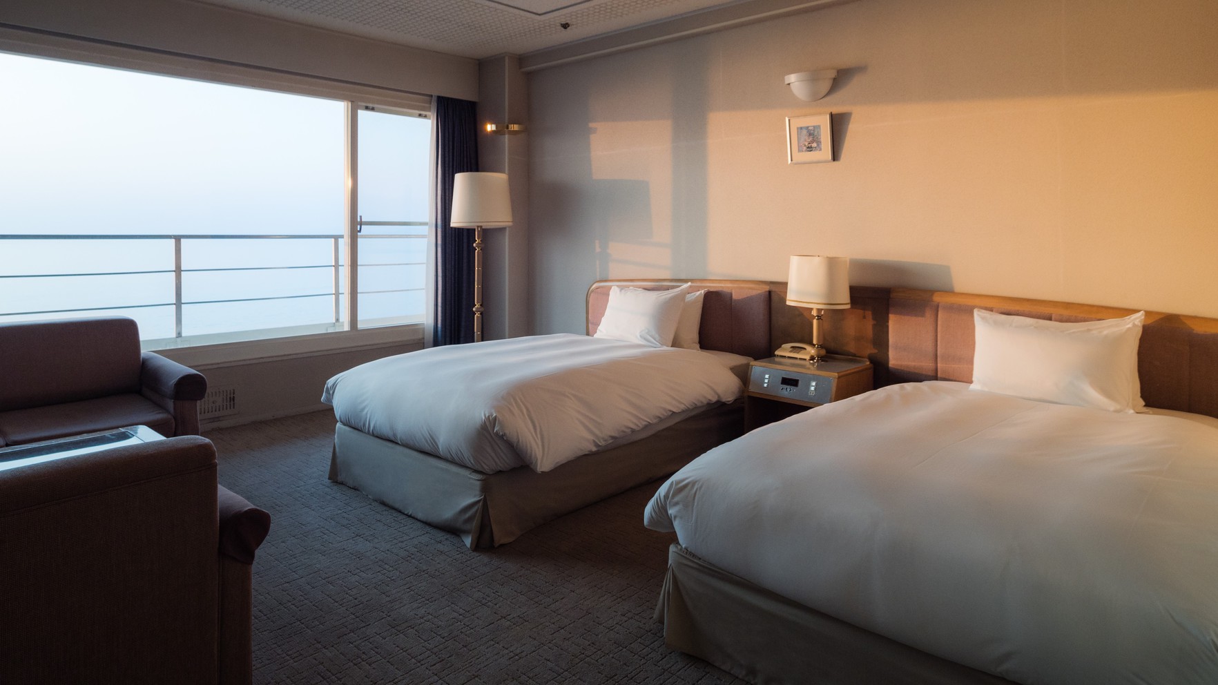 【お部屋】【モデレートツイン／海を臨む】一部改装済／40平米／3名迄／禁煙