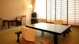 【和室】8畳／3名迄／喫煙