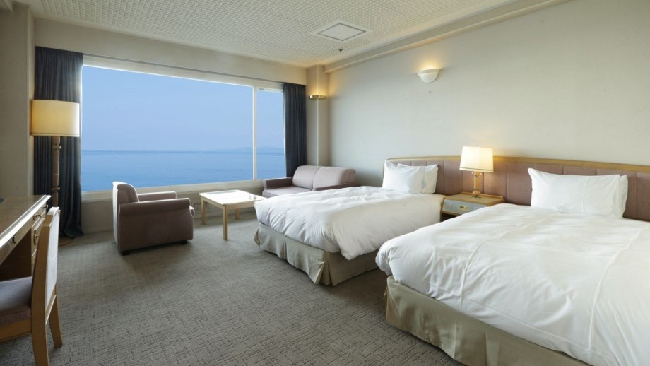 【お部屋】【モデレートツイン/海を臨む】40㎡／3名迄／喫煙