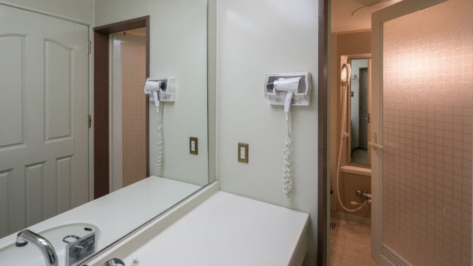 【和室】10～12畳／4名迄／喫煙