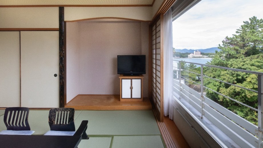 【和室】10～12畳／4名迄／喫煙