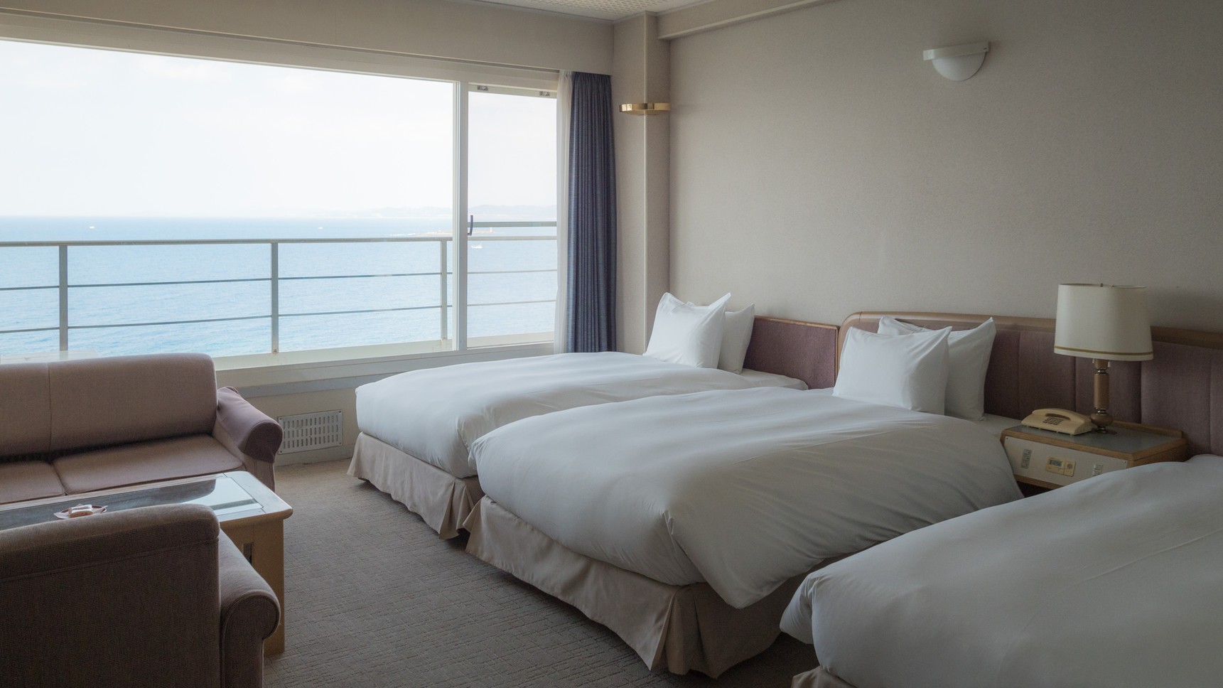 【お部屋】【モデレートトリプル／海を臨む】一部改装済／40平米／4名迄／禁煙