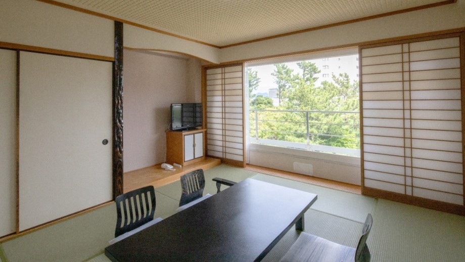 【和室】10～12畳／4名迄／喫煙