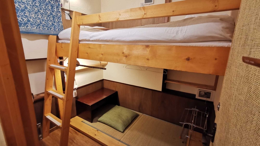 ・シングルルーム／スペースを有効活用できる2段ベッド構造