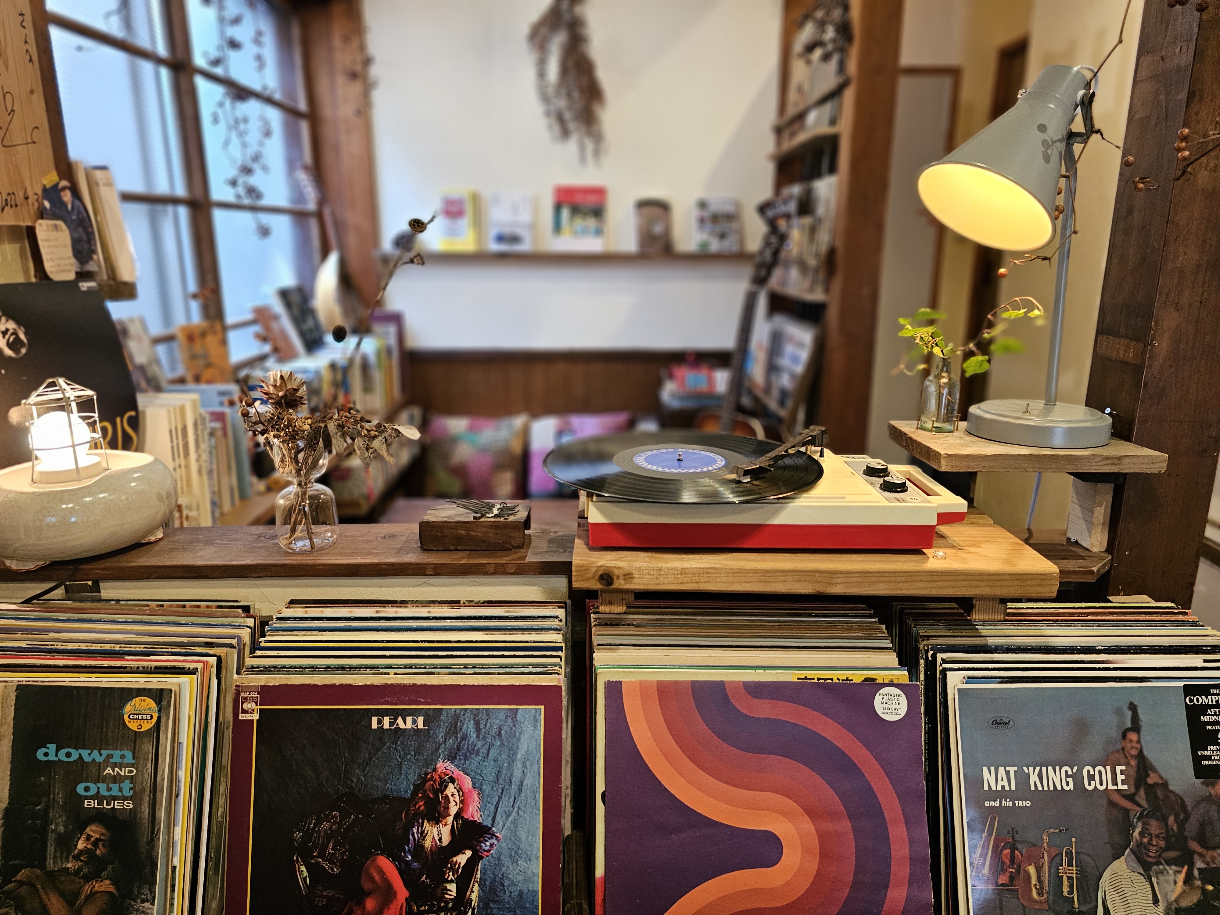 館内には約300枚のレコードがあり、自由に聴くことが出来ます。