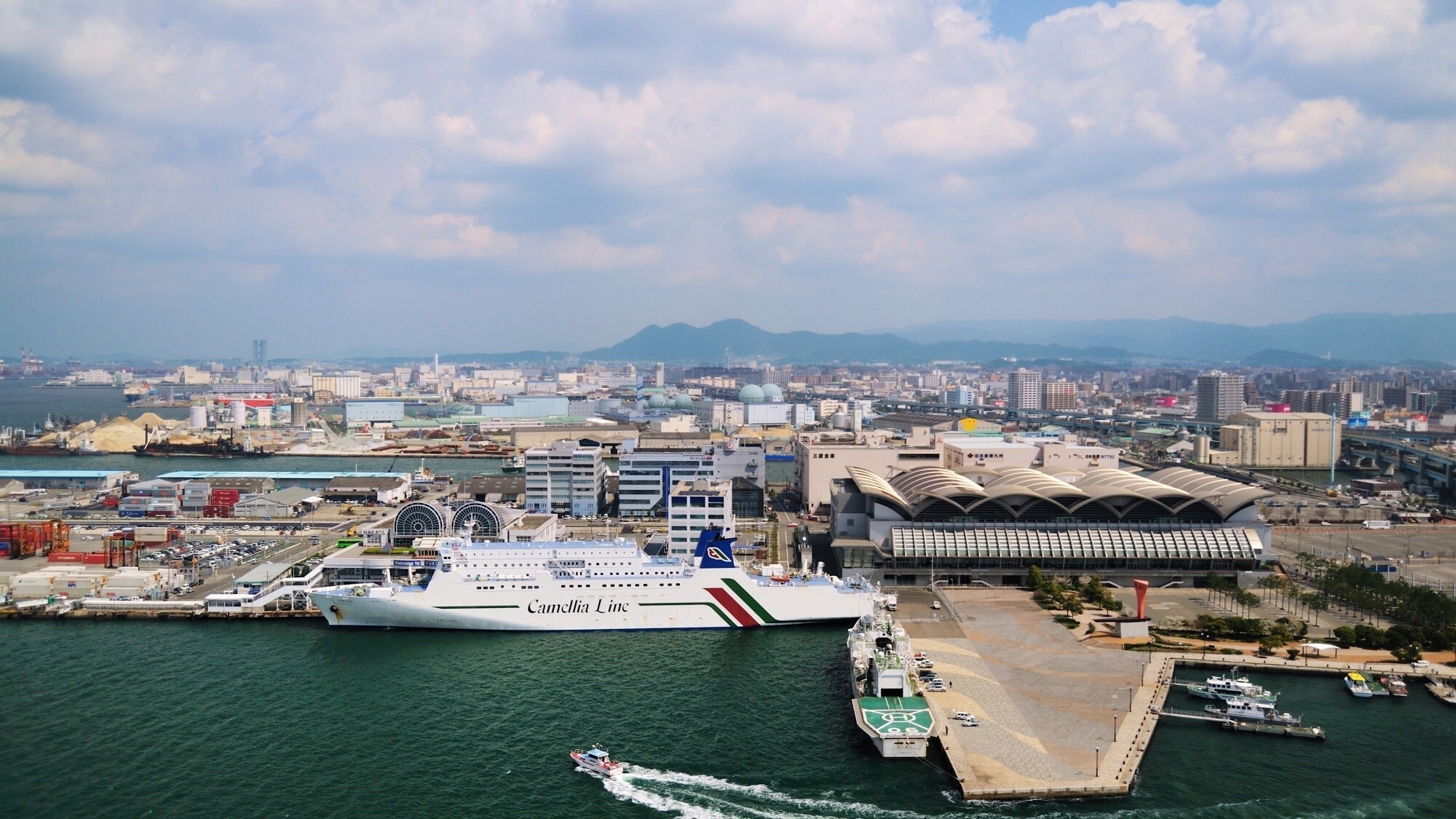 アクセス/【博多港 国際ターミナル】釜山や上海など海外とのフェリー航路を結ぶ港（公共交通機関30分）