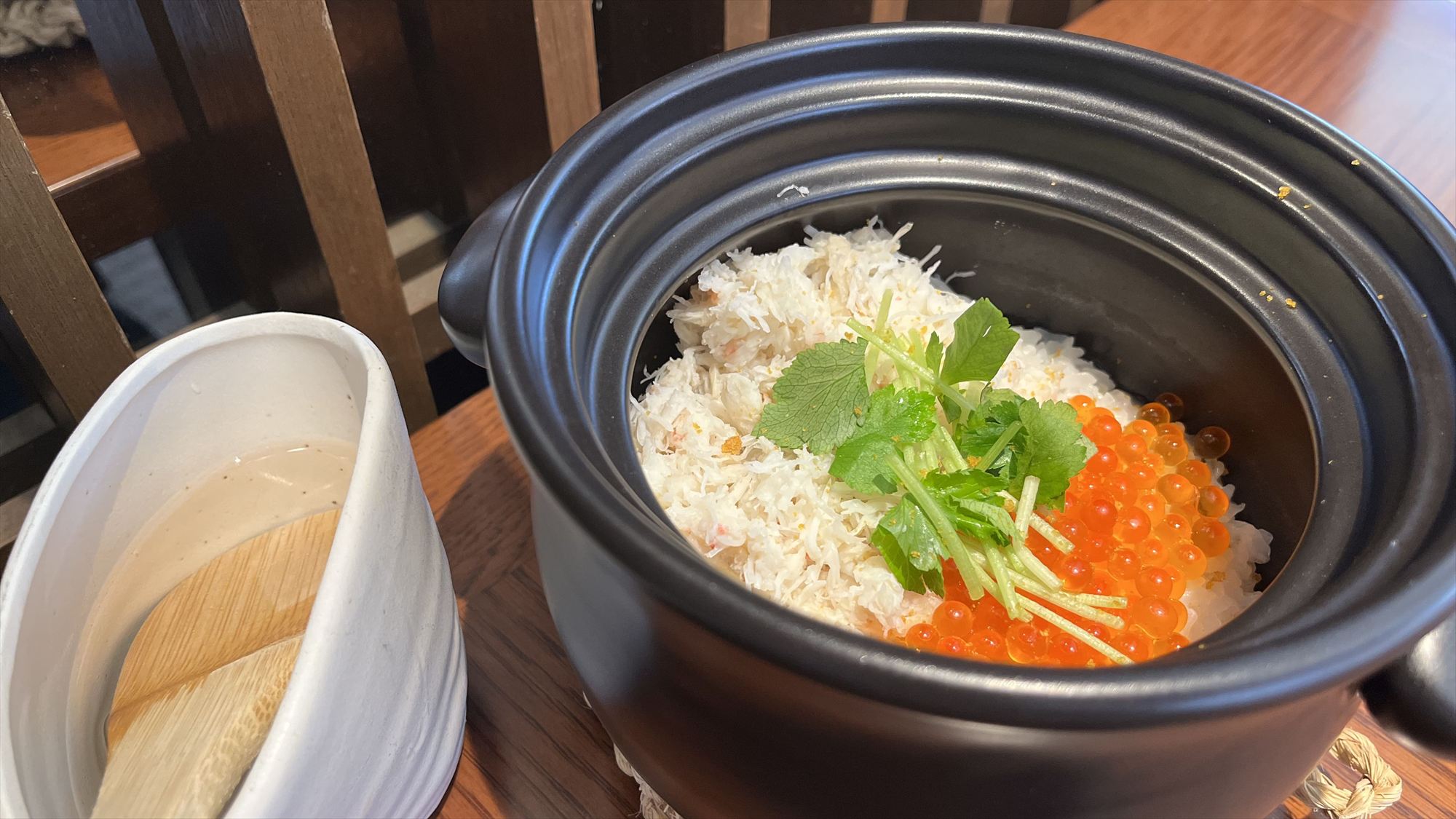 【WTSご朝食】メニュー一例：季節の土鍋（ズワイガニといくら）　※イメージ