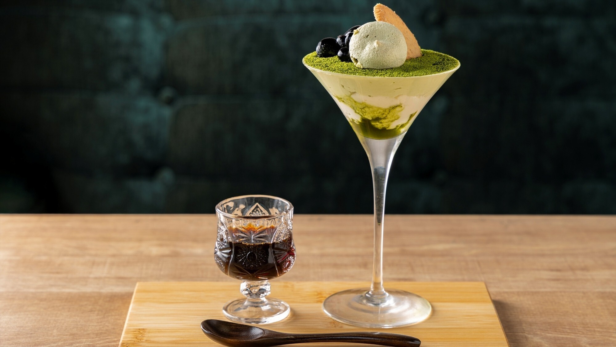 【バー】メニュー一例：香り高い抹茶のほろ苦さと、ティラミスのコクが重なる贅沢パフェ