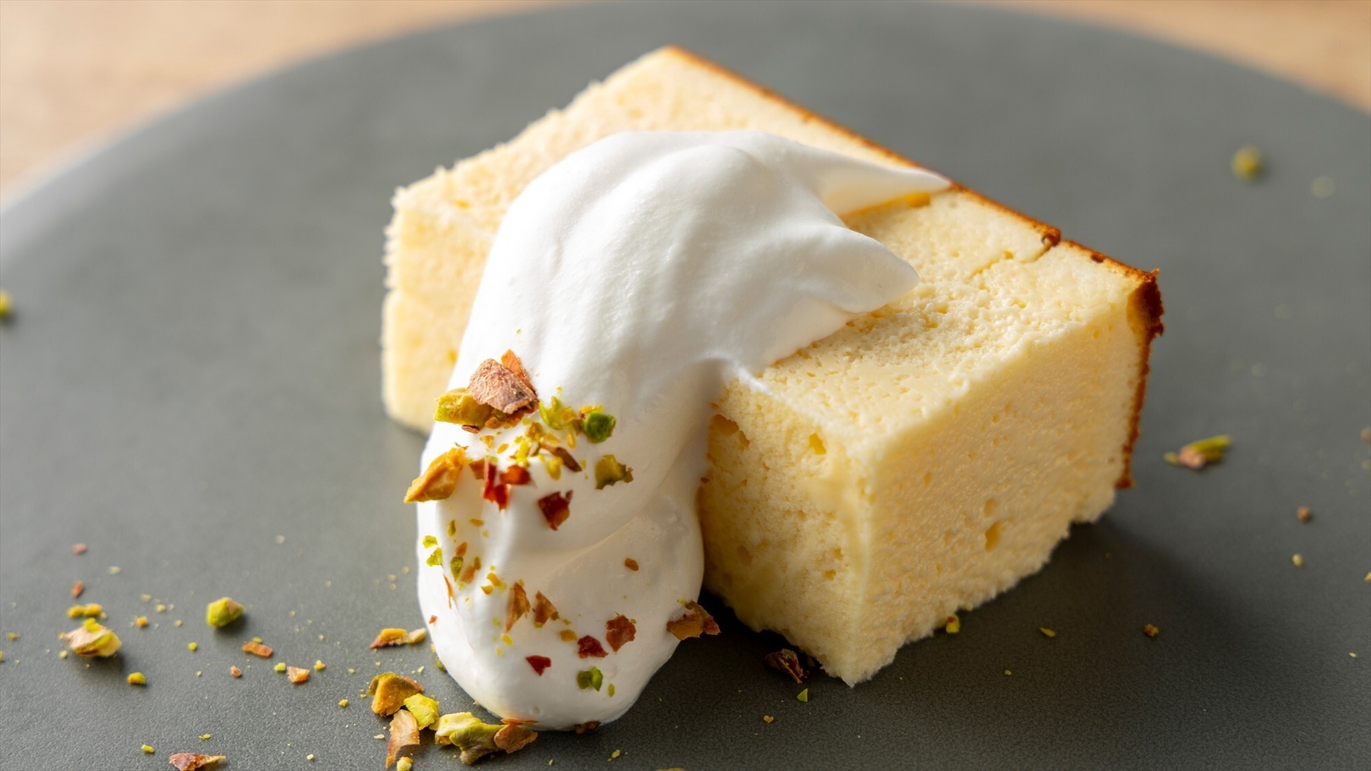 【カフェ】メニュー一例： バスクチーズケーキ