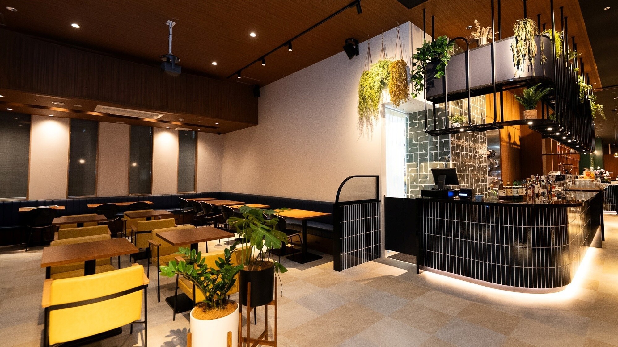 Near Equal - オールデイダイニング店内