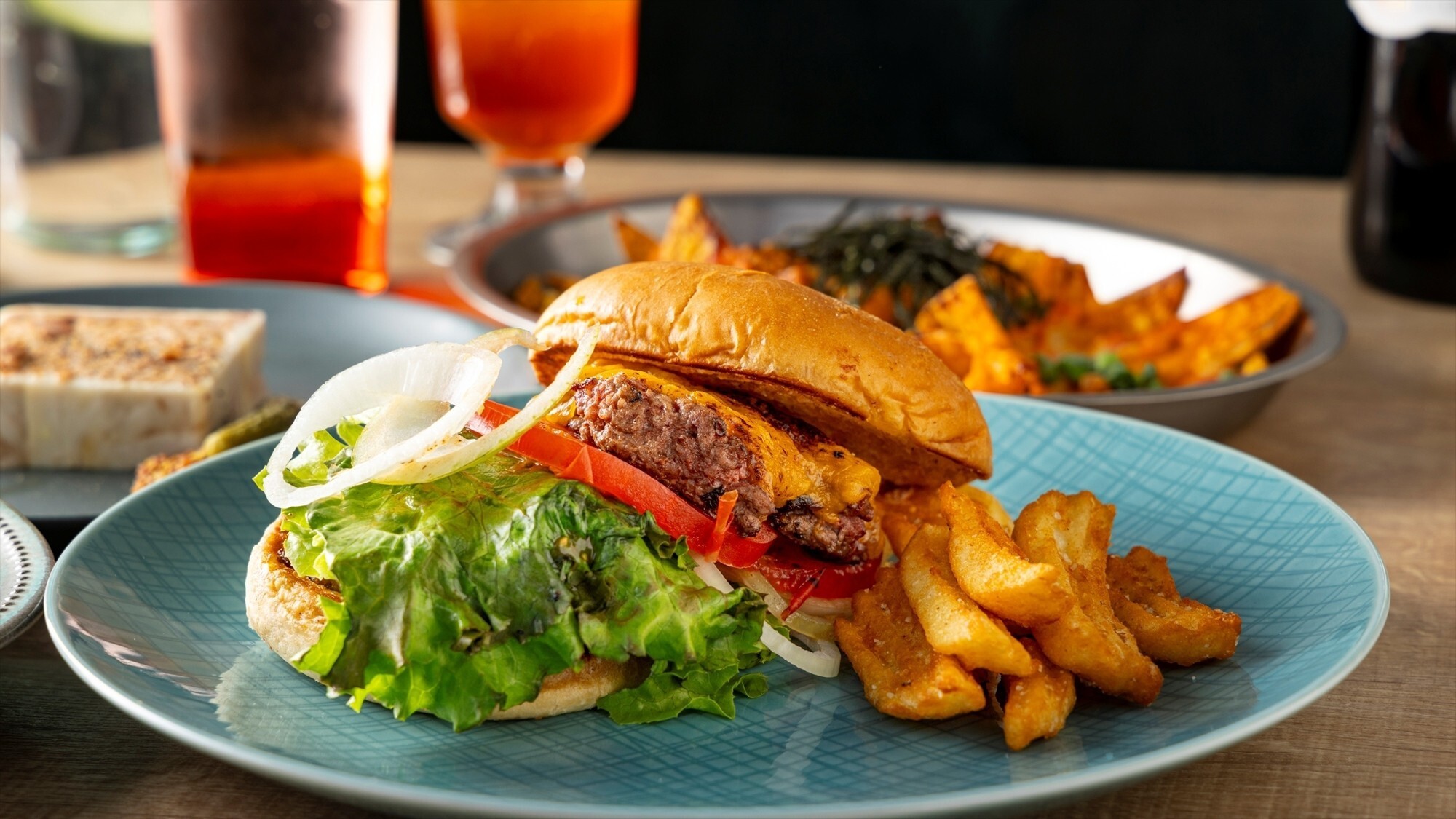 【ディナー】メニュー一例： 九州産牛プレミアムバーガー