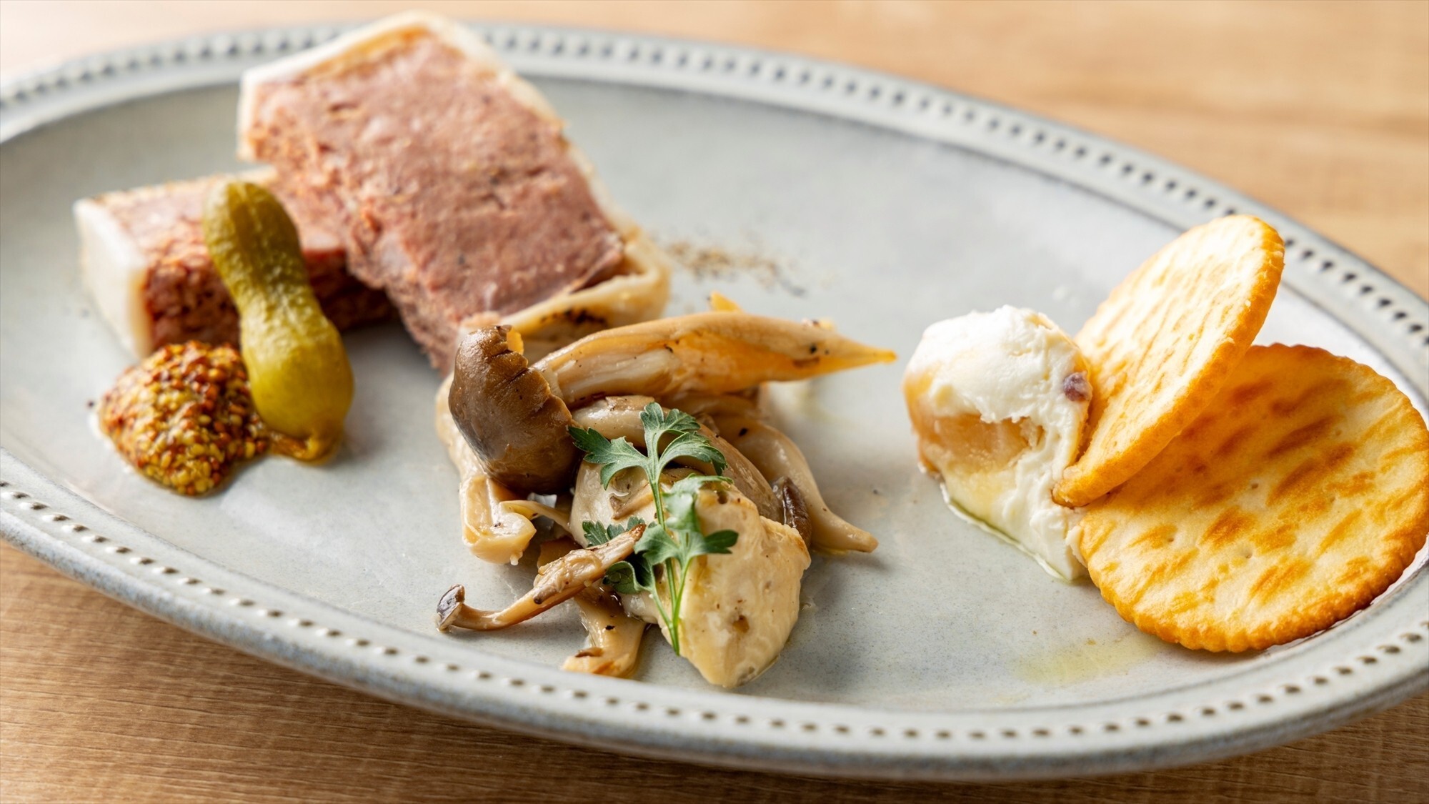 【ディナー】メニュー一例：シェアしながらゆっくり楽しめる多彩なアペタイザーセレクション　※イメージ