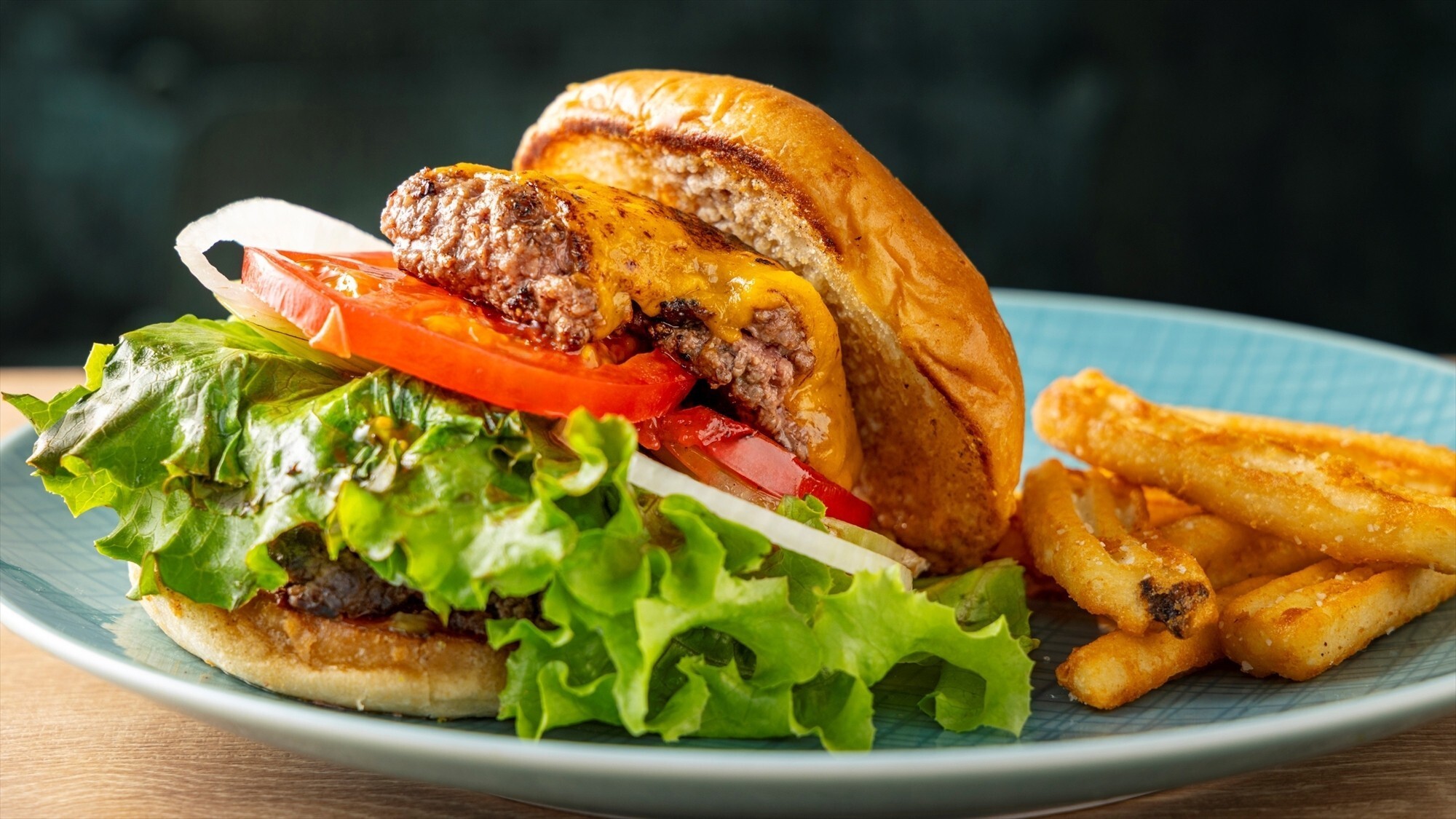 【ブレックファースト】ー選べる3種類のメインプレート：九州産牛プレミアムバーガー