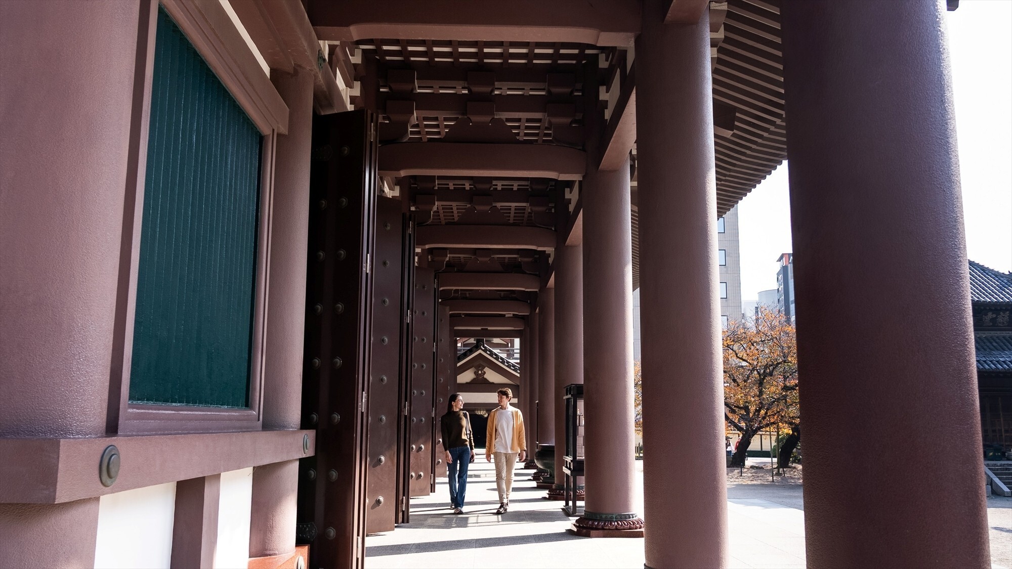 周辺観光/【東長寺】大仏の台座には真っ暗闇を歩き抜ける「地獄・極楽巡り」体験も