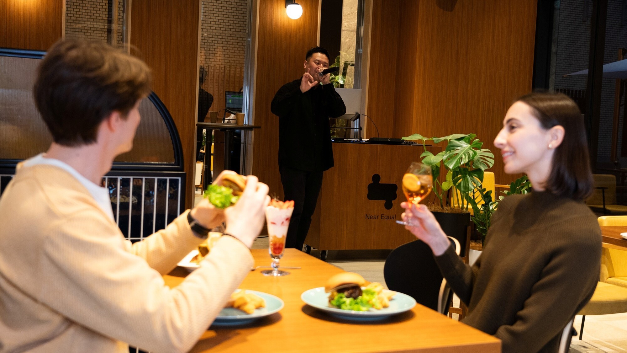 【バー】Near Equal - 週末音楽イベントイメージ