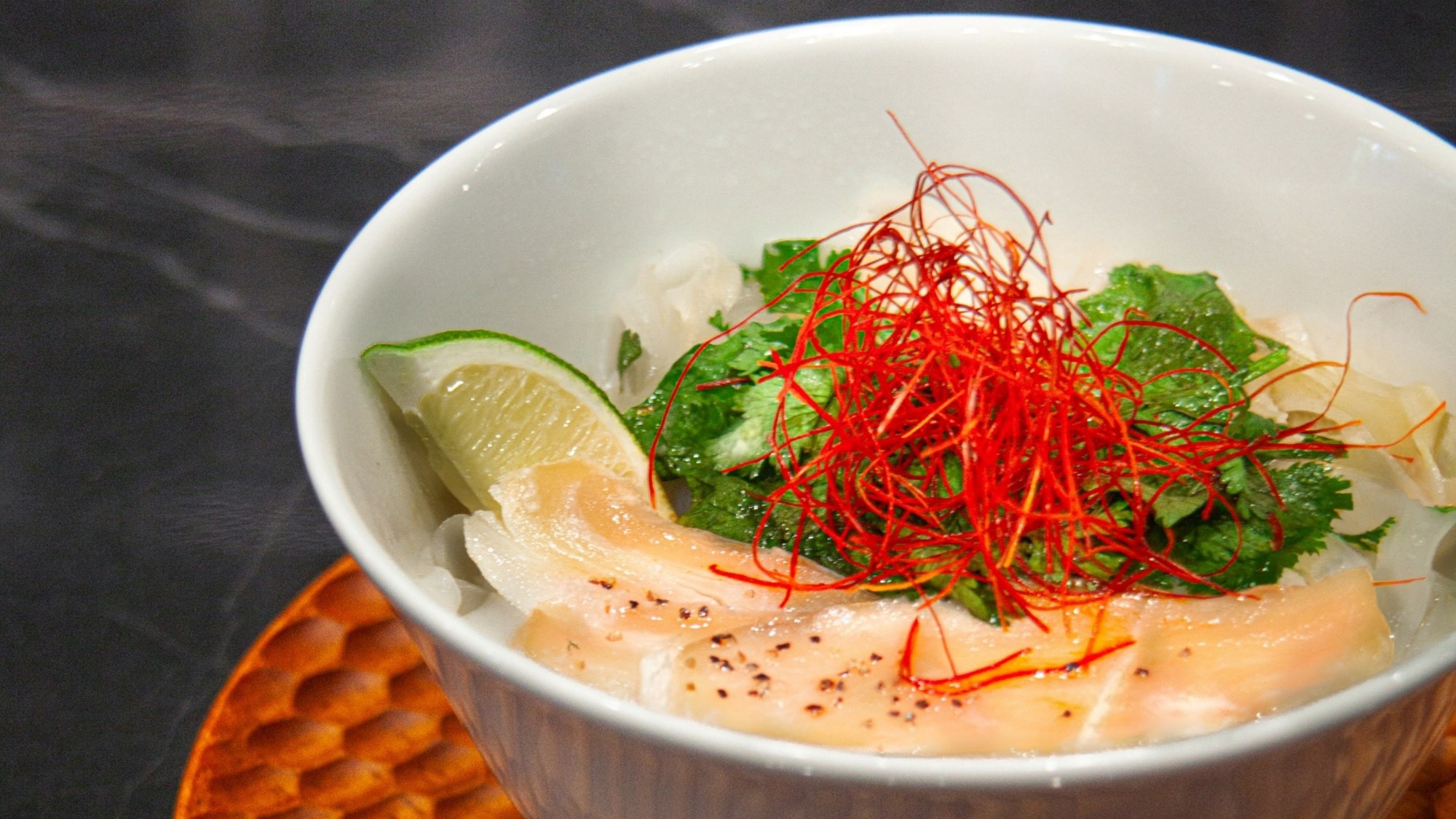 【ブレックファースト】選べるメイン・蒸し鶏と香味野菜のフォー