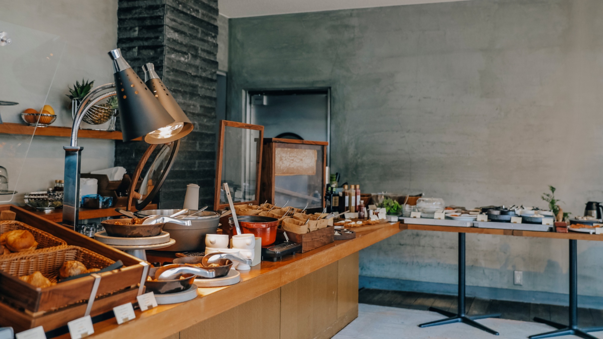 【WTSご朝食】九州を中心としたこだわり食材のビュッフェとメイン料理をお選びいただけます。