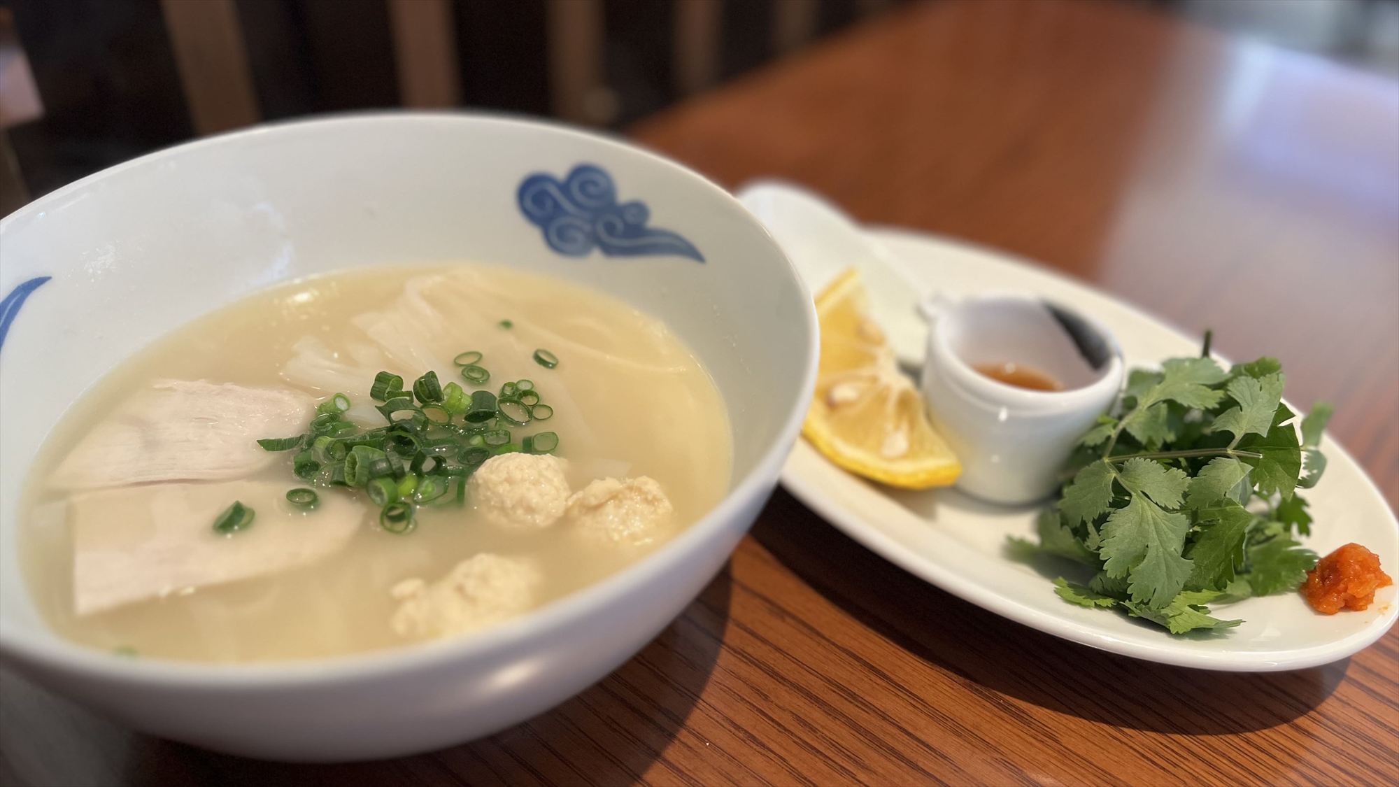 【WTSご朝食】メニュー一例：博多一番鶏 水炊きフォー