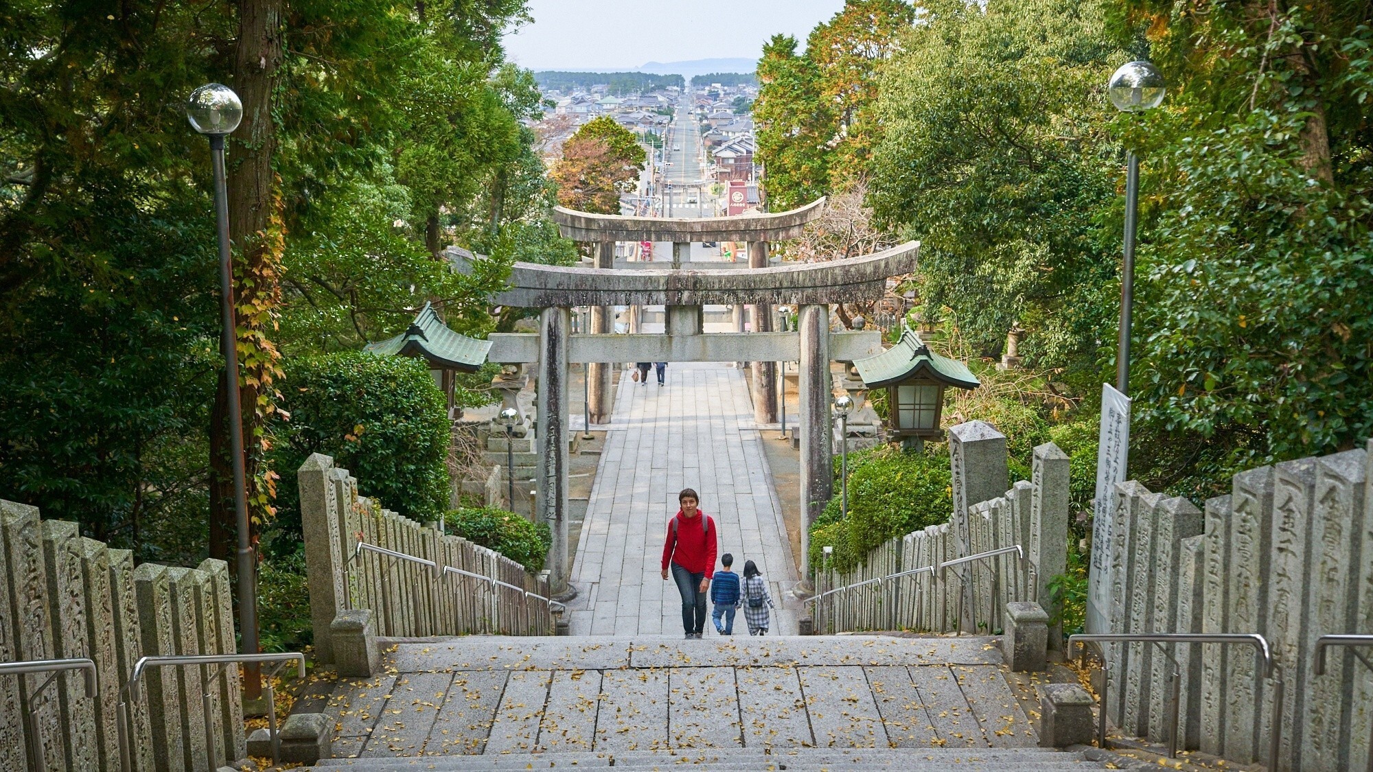 周辺観光/【宮地嶽神社】夕陽と参道が織りなす「光の道」が絶景