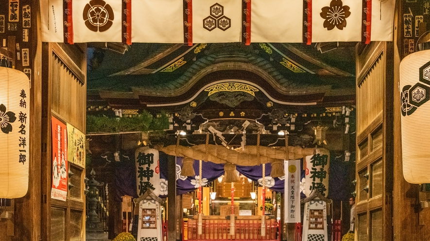 櫛田神社（公共交通機関10分、または徒歩20分）