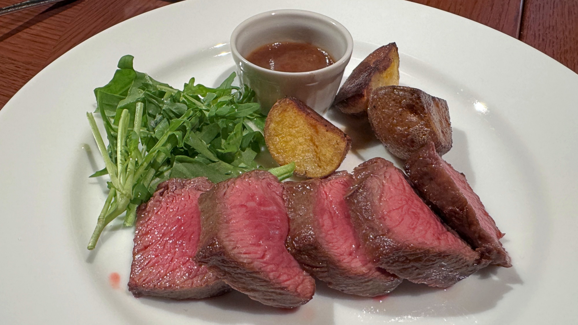 【WTSご朝食】メニュー一例：熊本県産延寿牛赤牛ステーキ