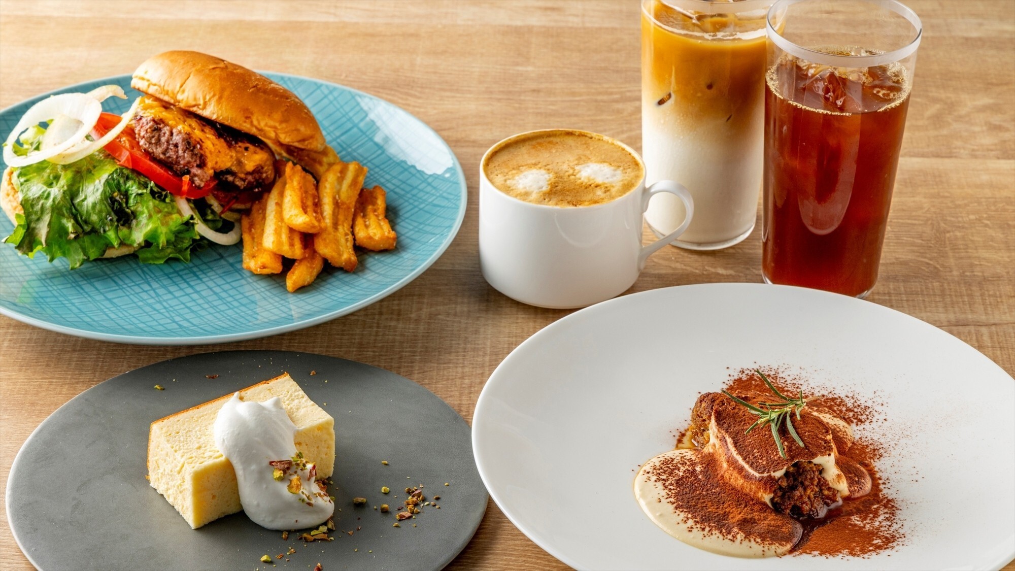 【カフェ】フレッシュな素材を味わう一皿と、心落ち着くドリンクが織りなす午後のひととき