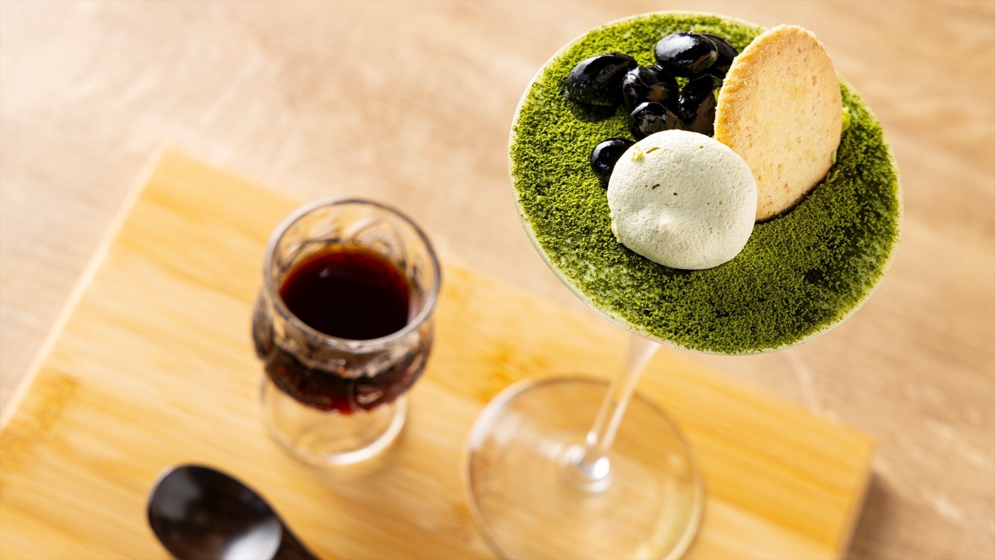 【バー】メニュー一例： 和と洋が織りなす濃厚なハーモニーを楽しむ、大人の抹茶スイーツ