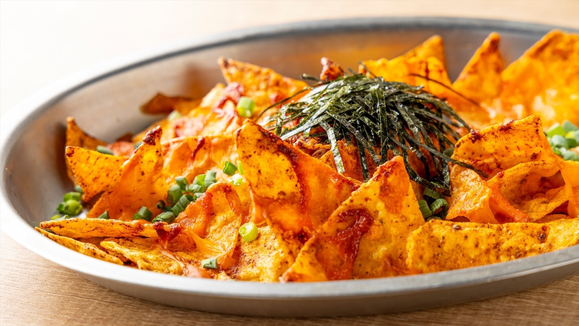 【ディナー】メニュー一例：スパイスの余韻と食感がクセになる、気軽につまめる人気のナチョス