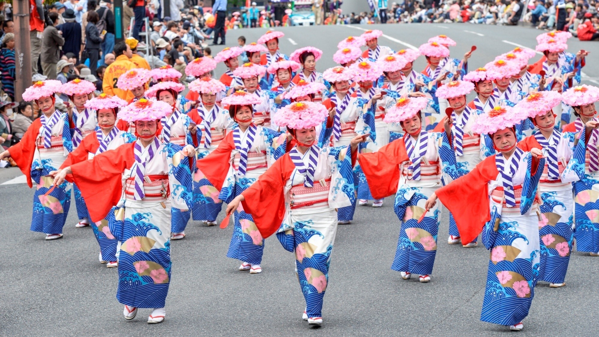 周辺観光/【どんたく】1179年に始まった伝統的な民俗行事『博多松囃子』を起源とした祭り