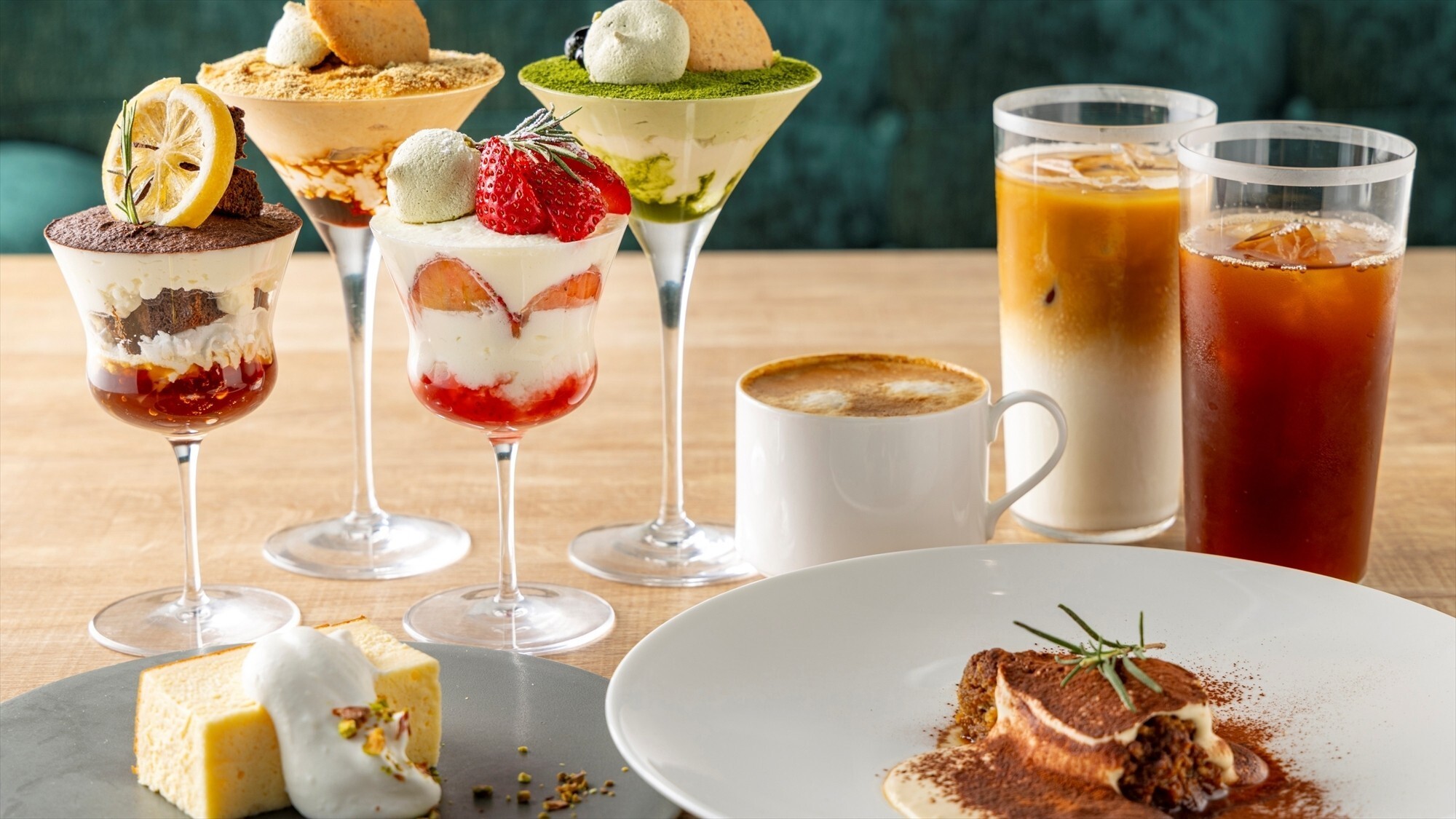 【バー】大人の夜を彩る、コーヒーと贅沢デザートのペアリングイメ―ジ