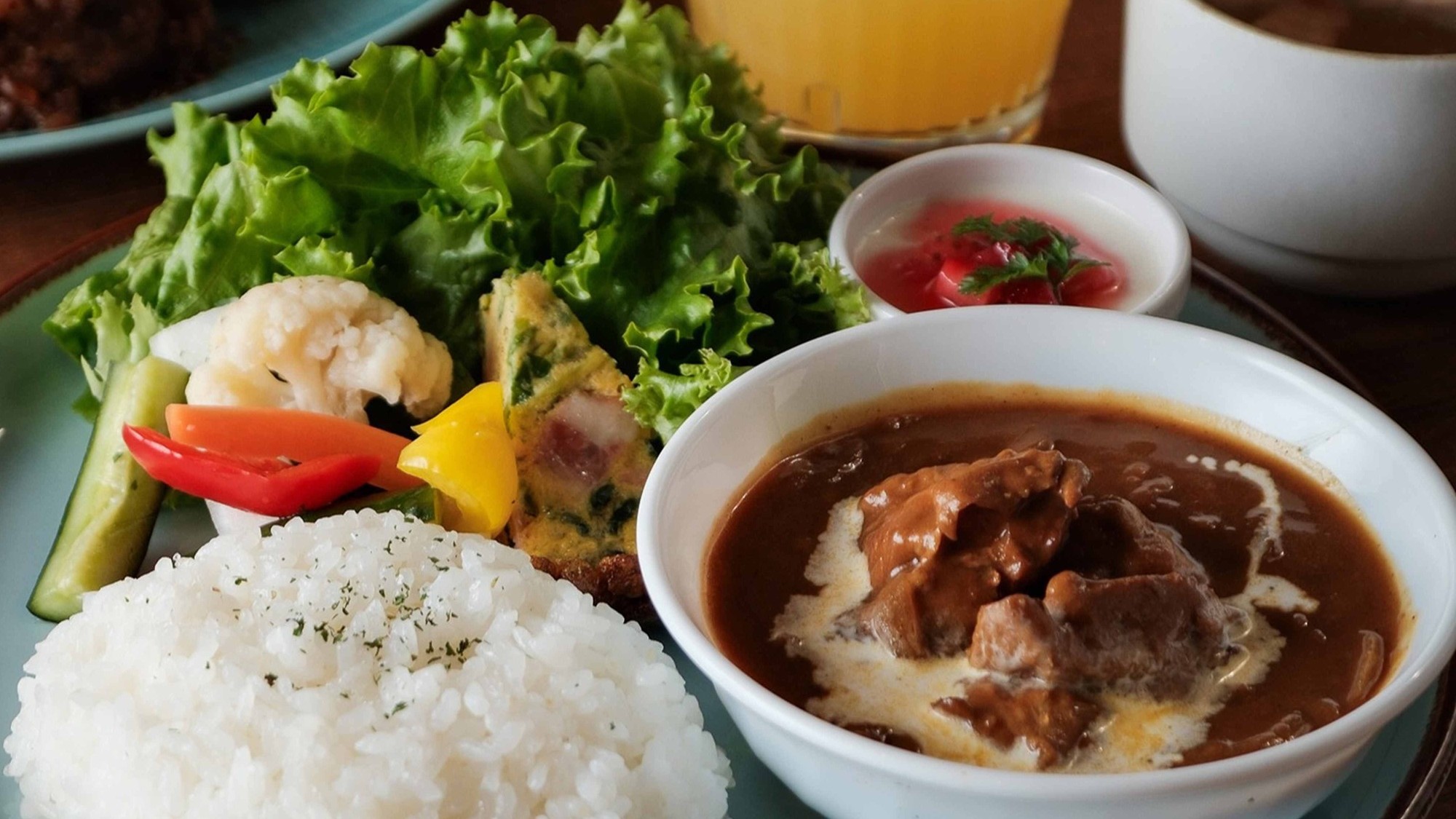 【ランチ】メニュー一例：チキンカレープレート