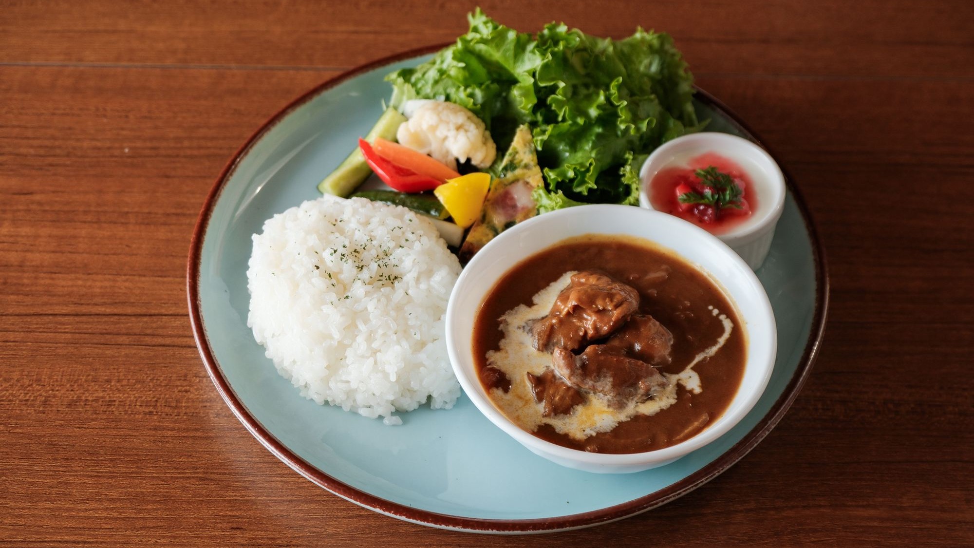 【ランチ】メニュー一例：チキンカレープレート