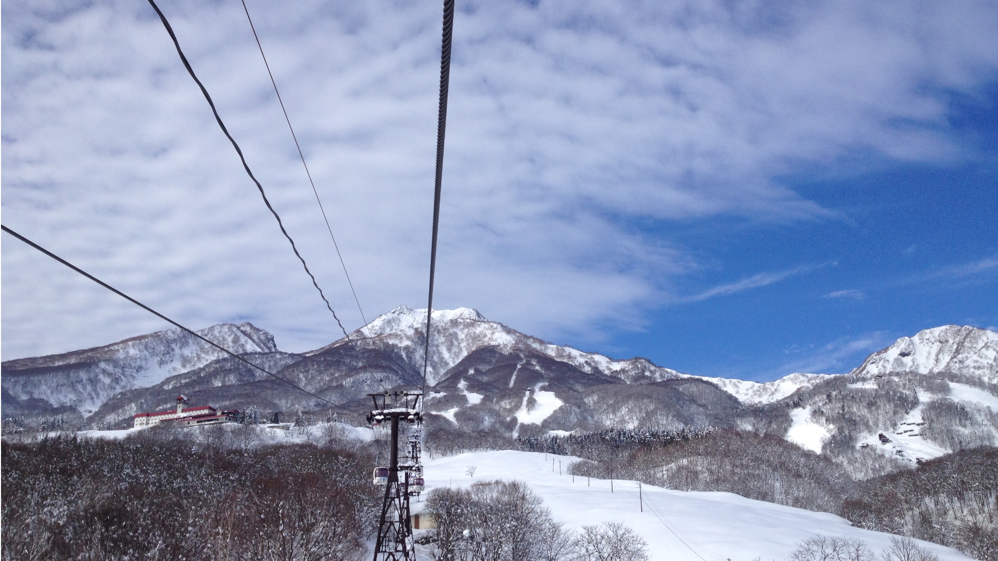 赤倉観光リゾートスキー場のスカイケーブルからの景色