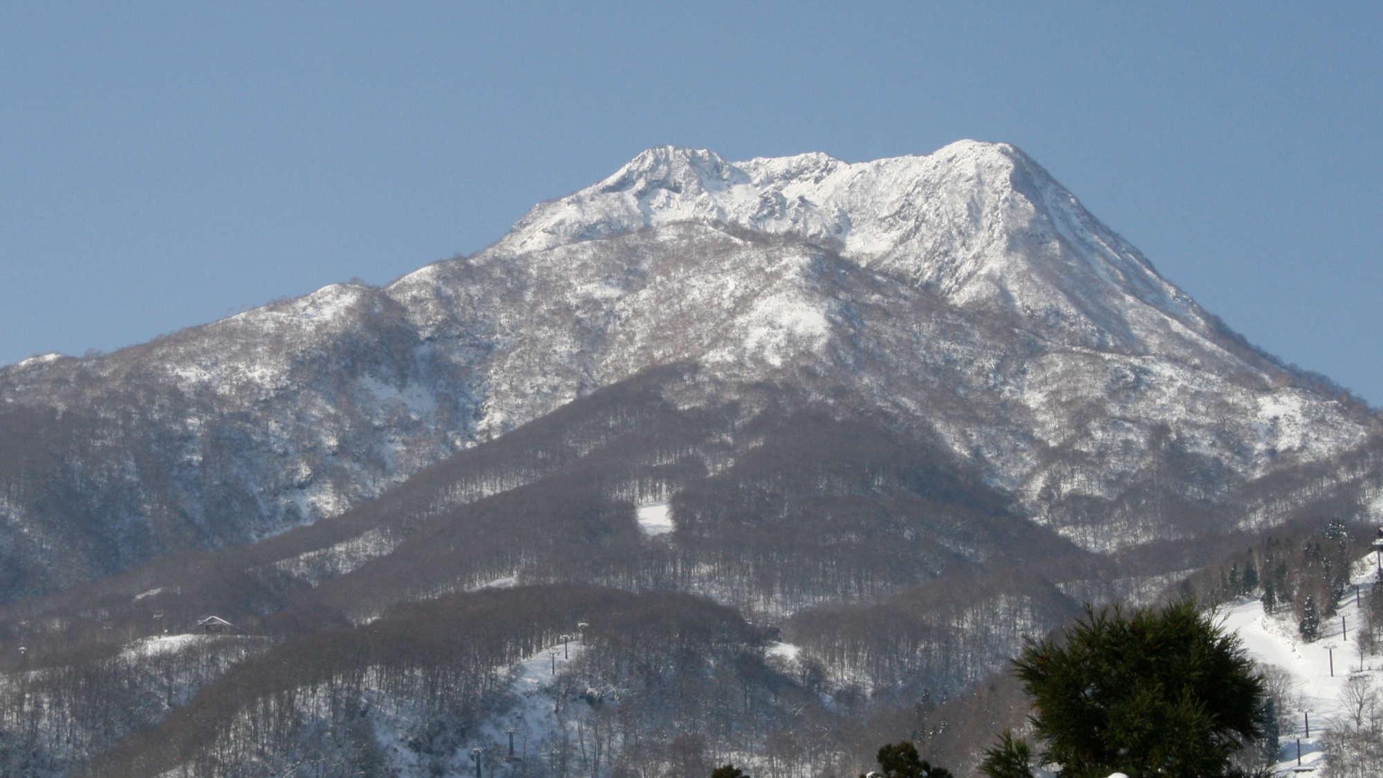 赤倉ワクイホテル屋上からの妙高山