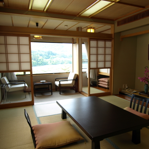 Japanese-style room on the 2nd floor with a good view