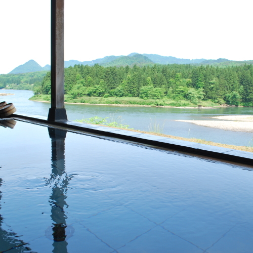 You can also enjoy the spectacular view from the open-air bath.