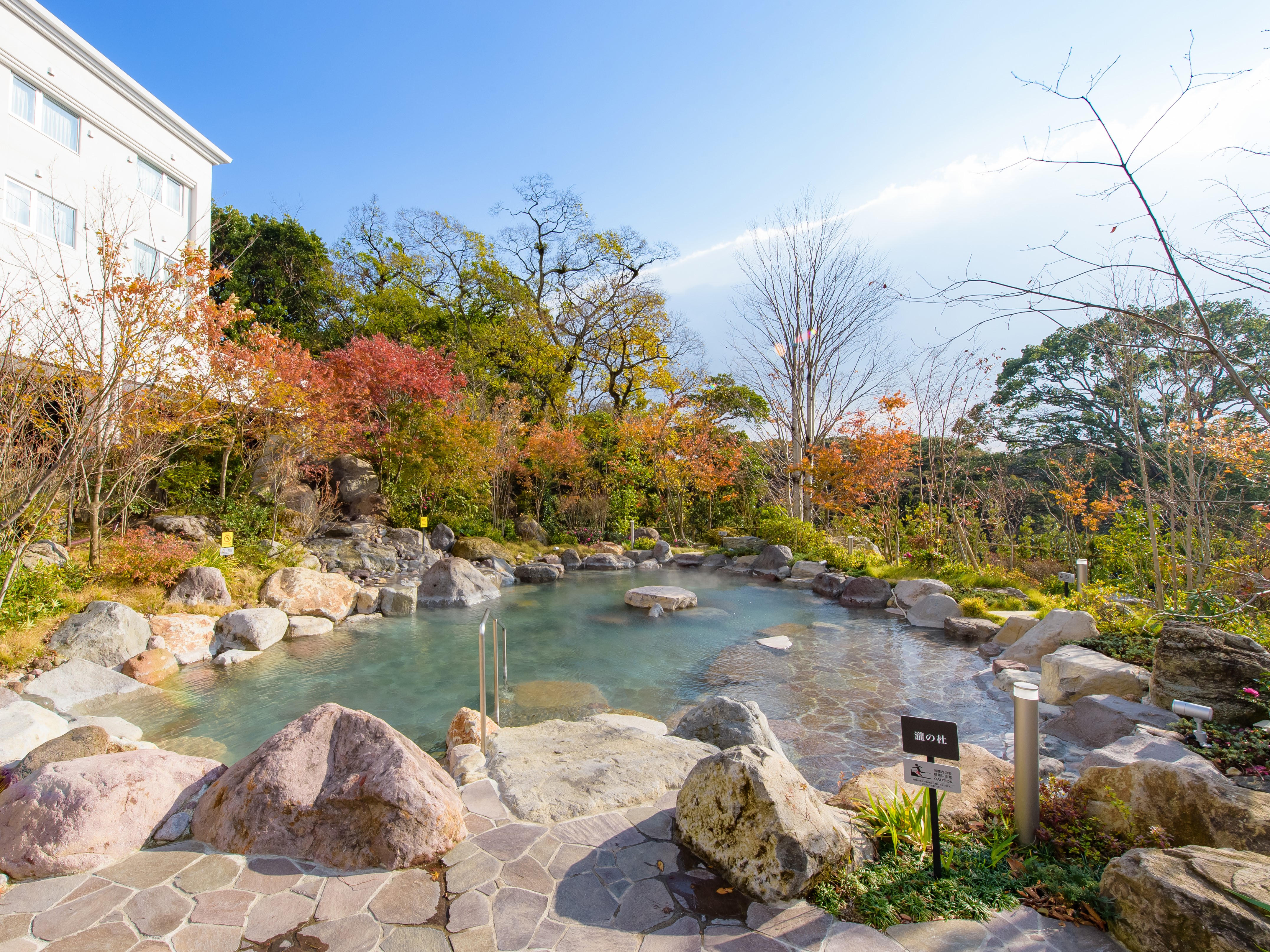 【庭園露天風呂】四季の景色を湯船から