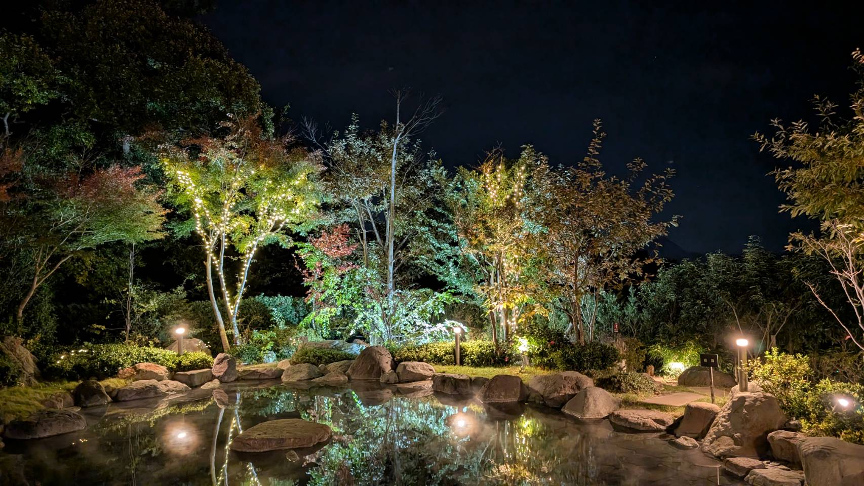【庭園露天風呂】光の温泉、特別な露天風呂