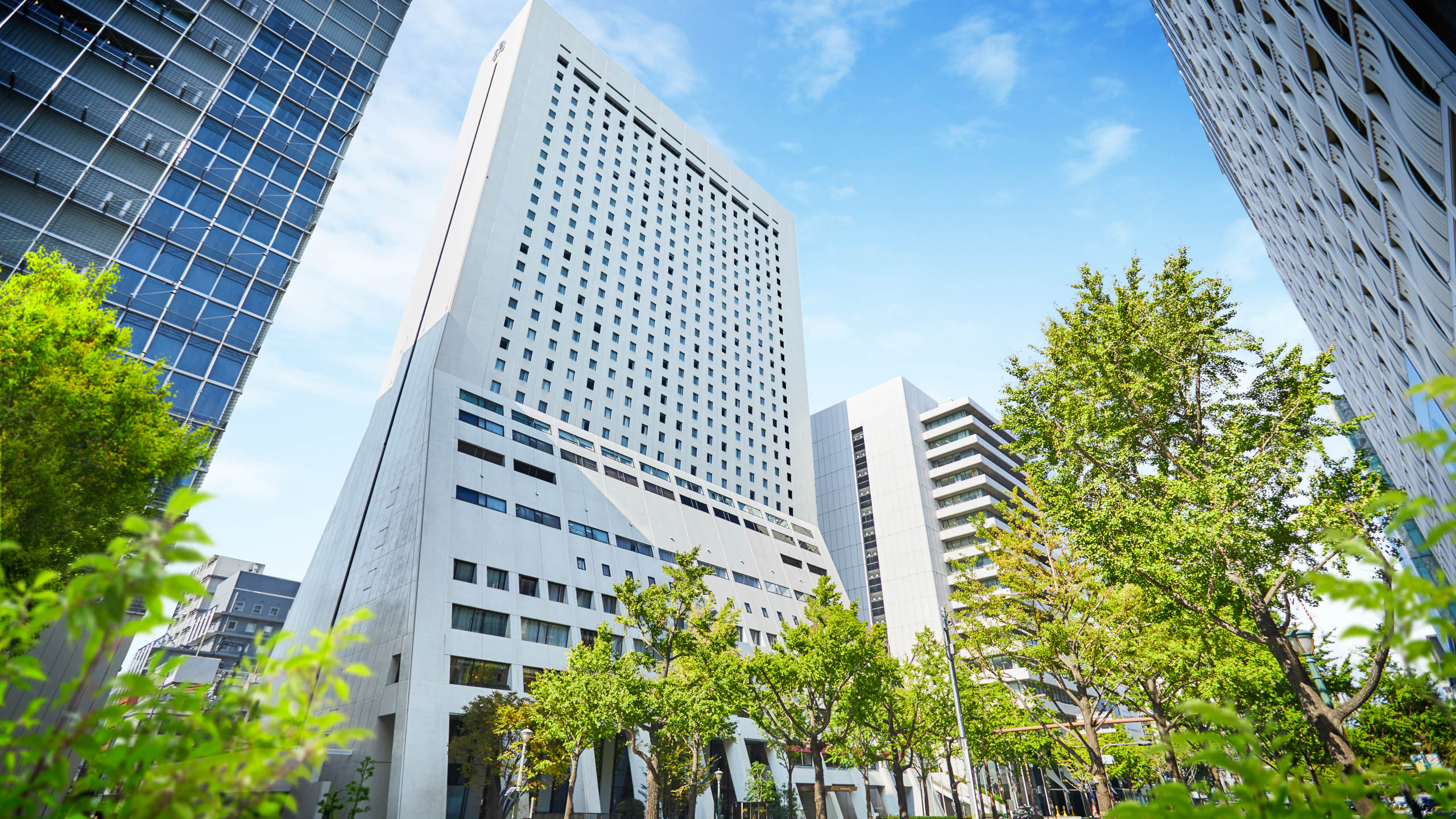 ホテル日航大阪の外観(昼)