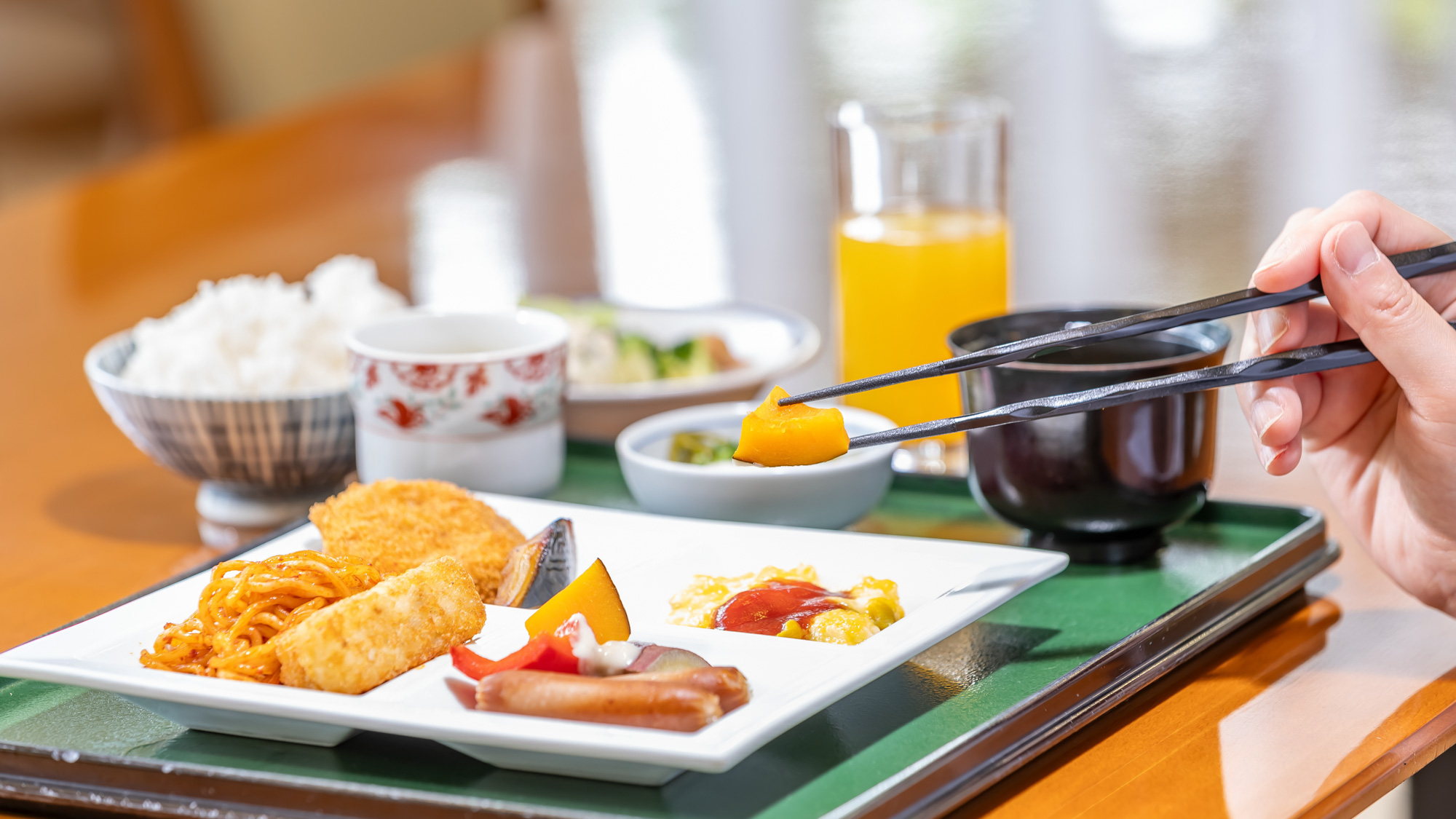 彩り豊かな和洋メニューを自由に選べる朝食ブッフェ。