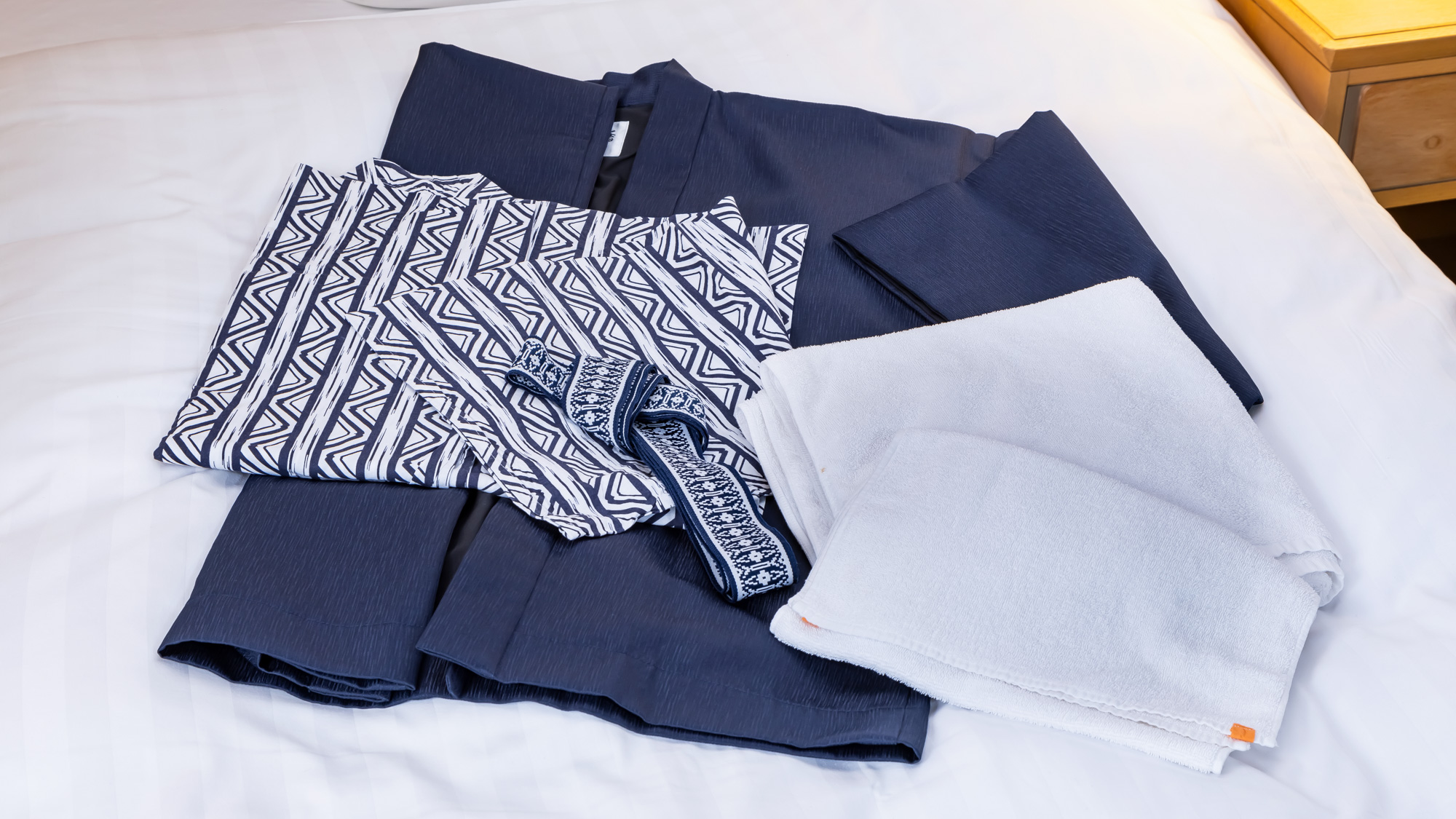 客室には浴衣とタオルをご用意。到着後すぐに身支度が整い、快適にお過ごしいただけます。